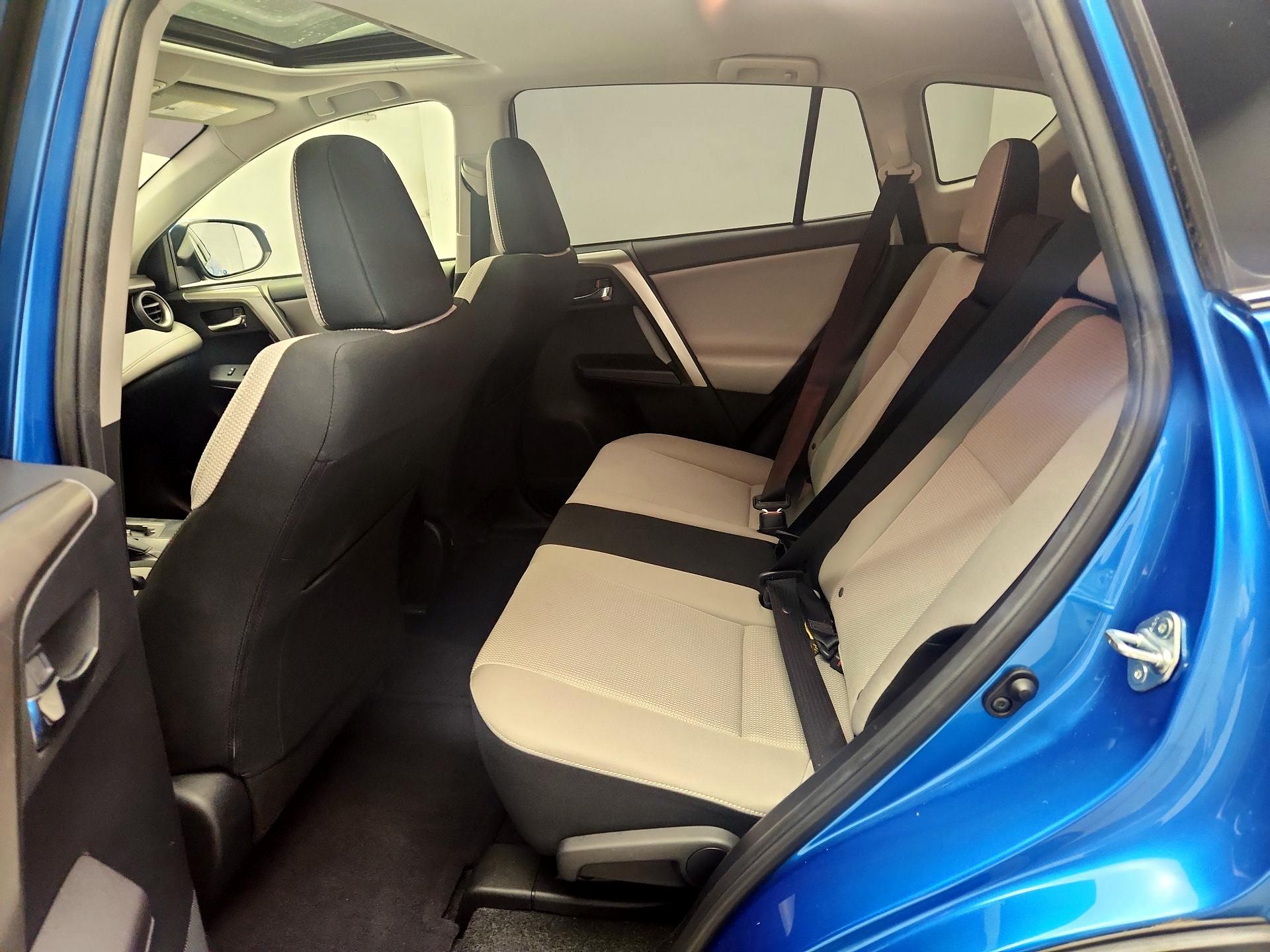 Thumbnail: 2018 Toyota RAV4 - 20