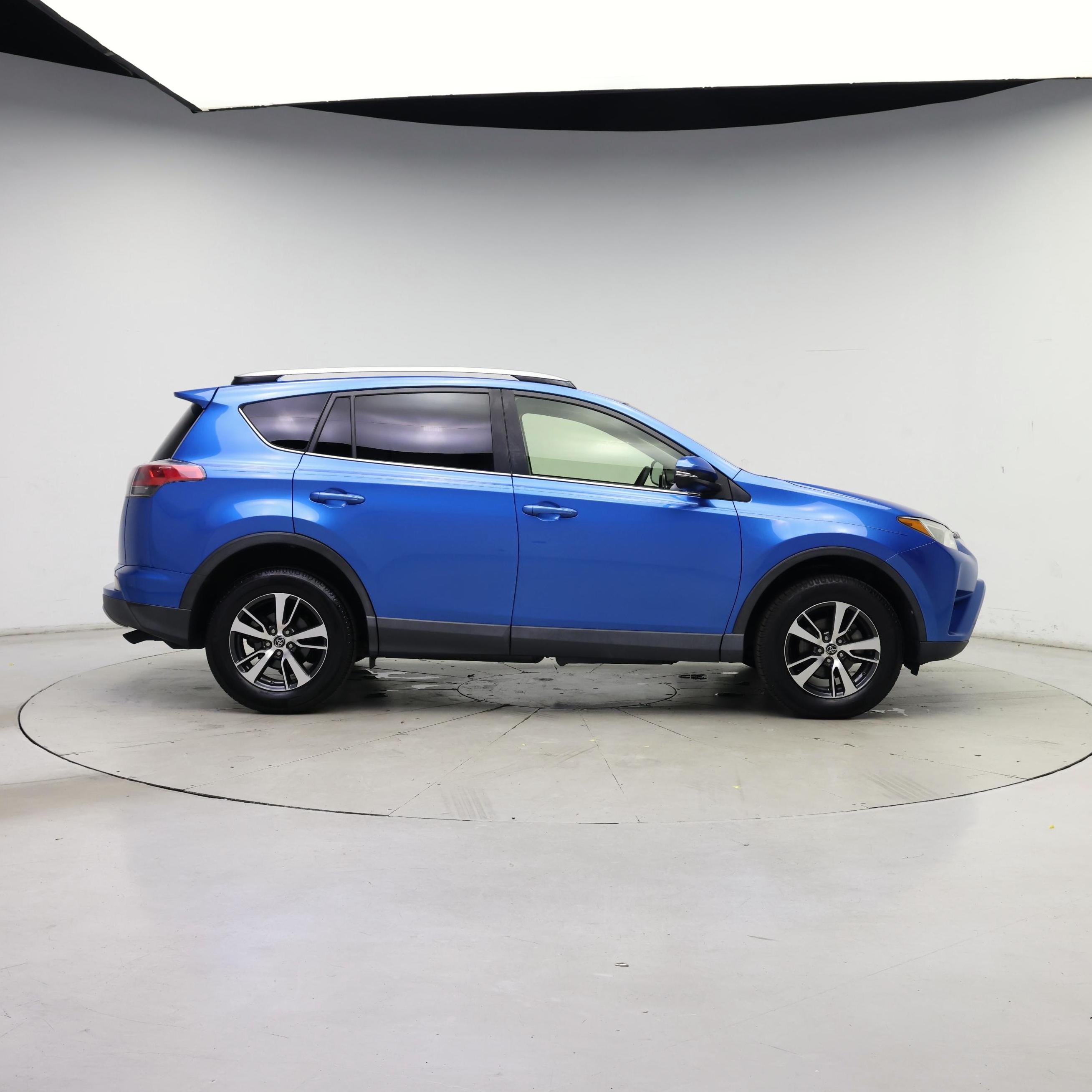 Thumbnail: 2018 Toyota RAV4 - 7