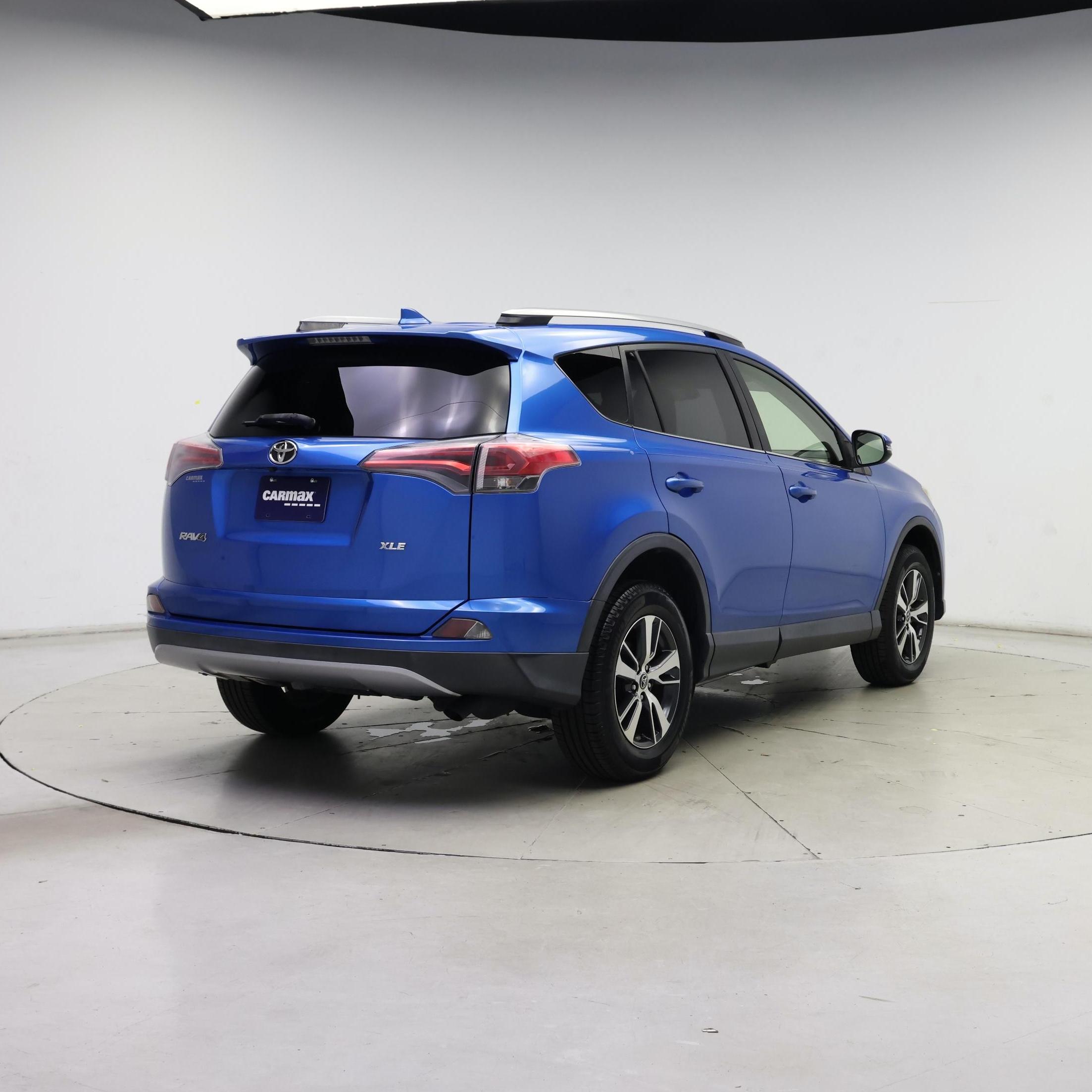 Thumbnail: 2018 Toyota RAV4 - 8