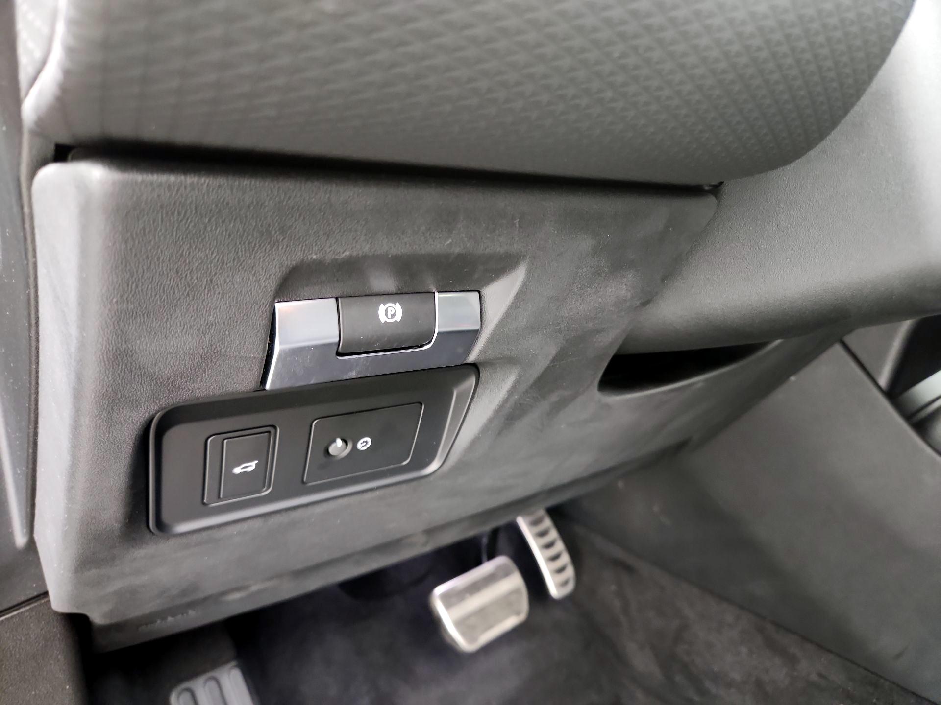 Thumbnail: 2023 Land Rover Range Rover Evoque - 13