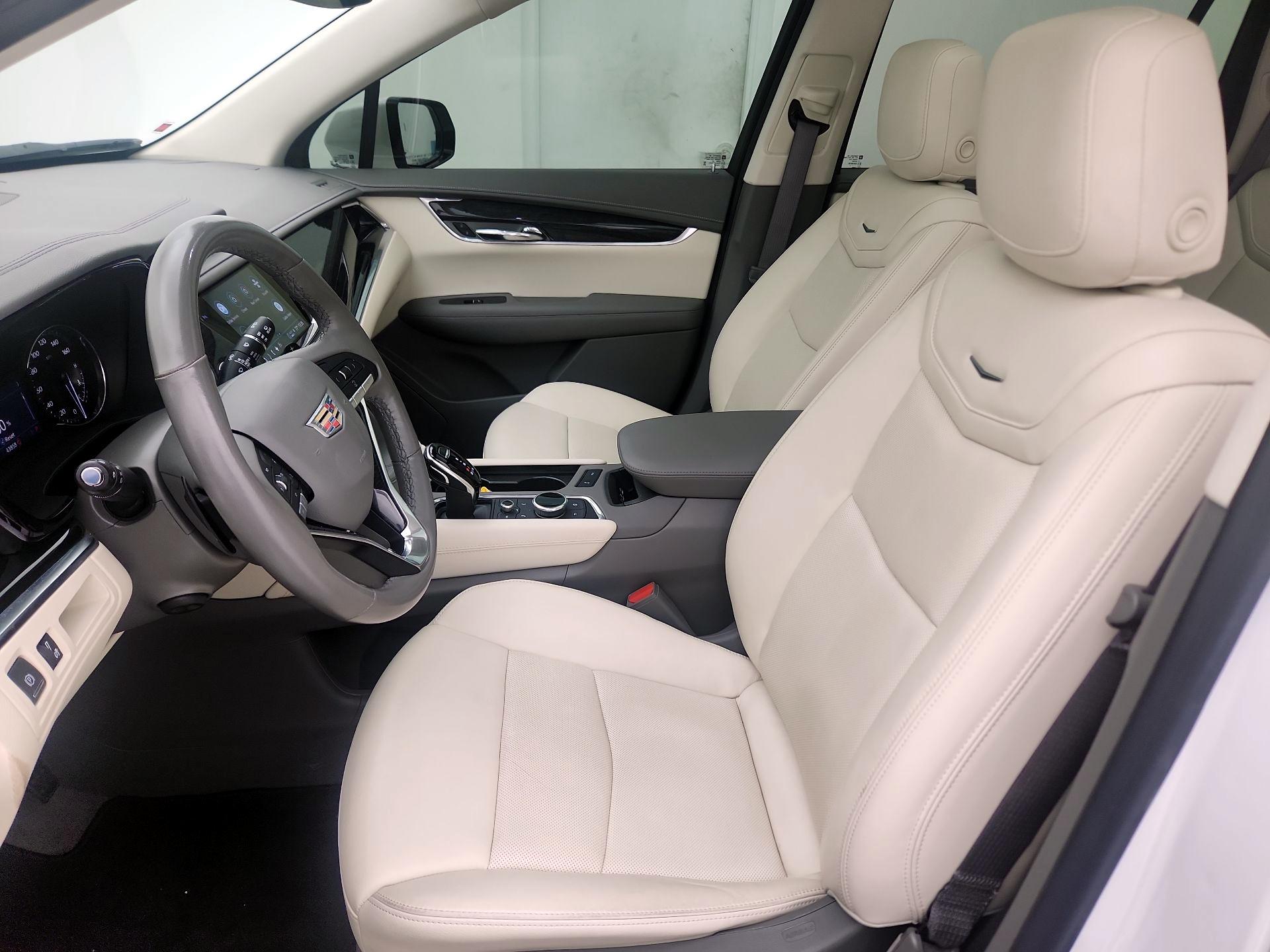 Thumbnail: 2022 Cadillac XT6 - 11