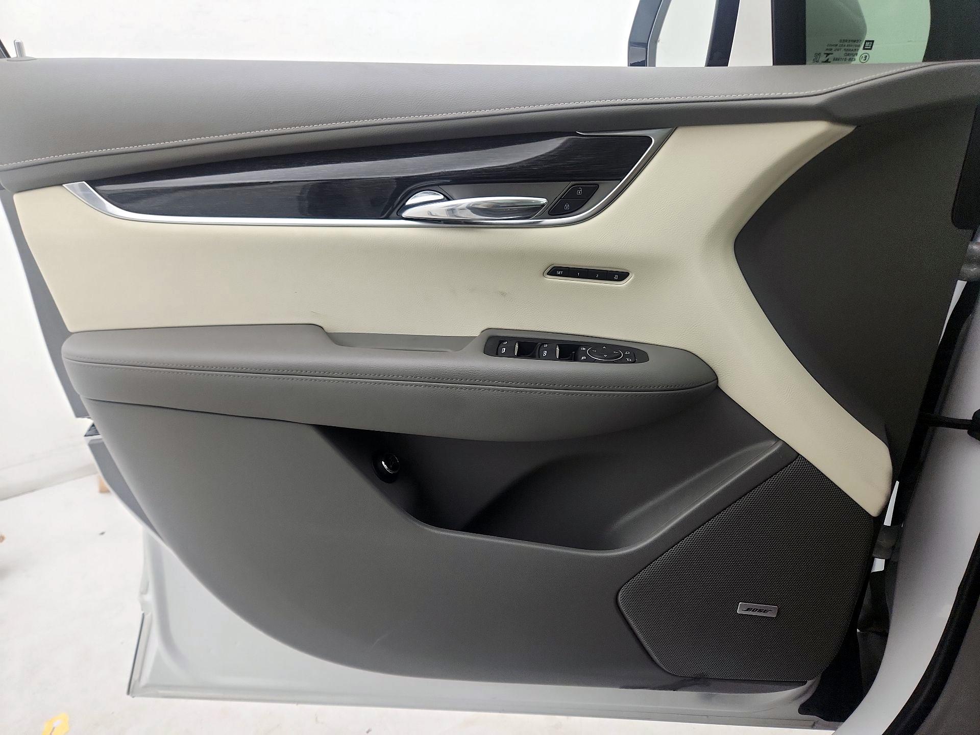 Thumbnail: 2022 Cadillac XT6 - 12