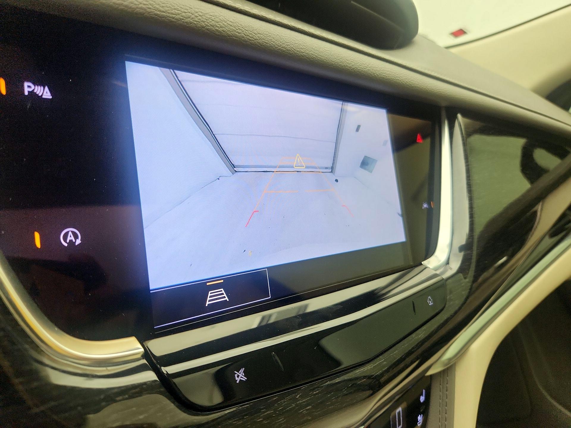 Thumbnail: 2022 Cadillac XT6 - 14