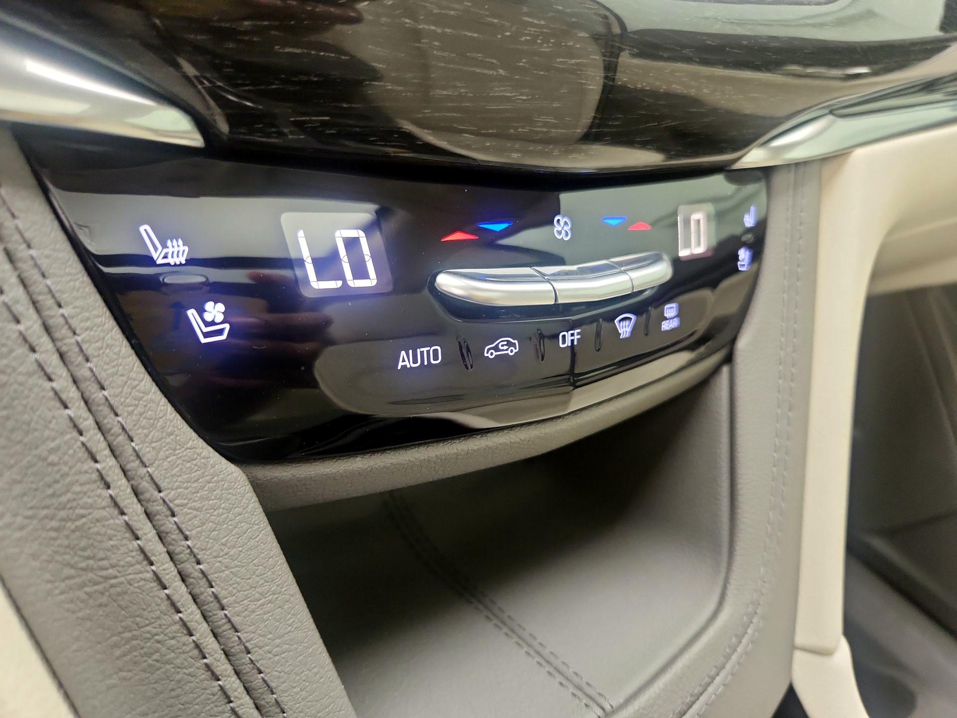 Thumbnail: 2022 Cadillac XT6 - 16