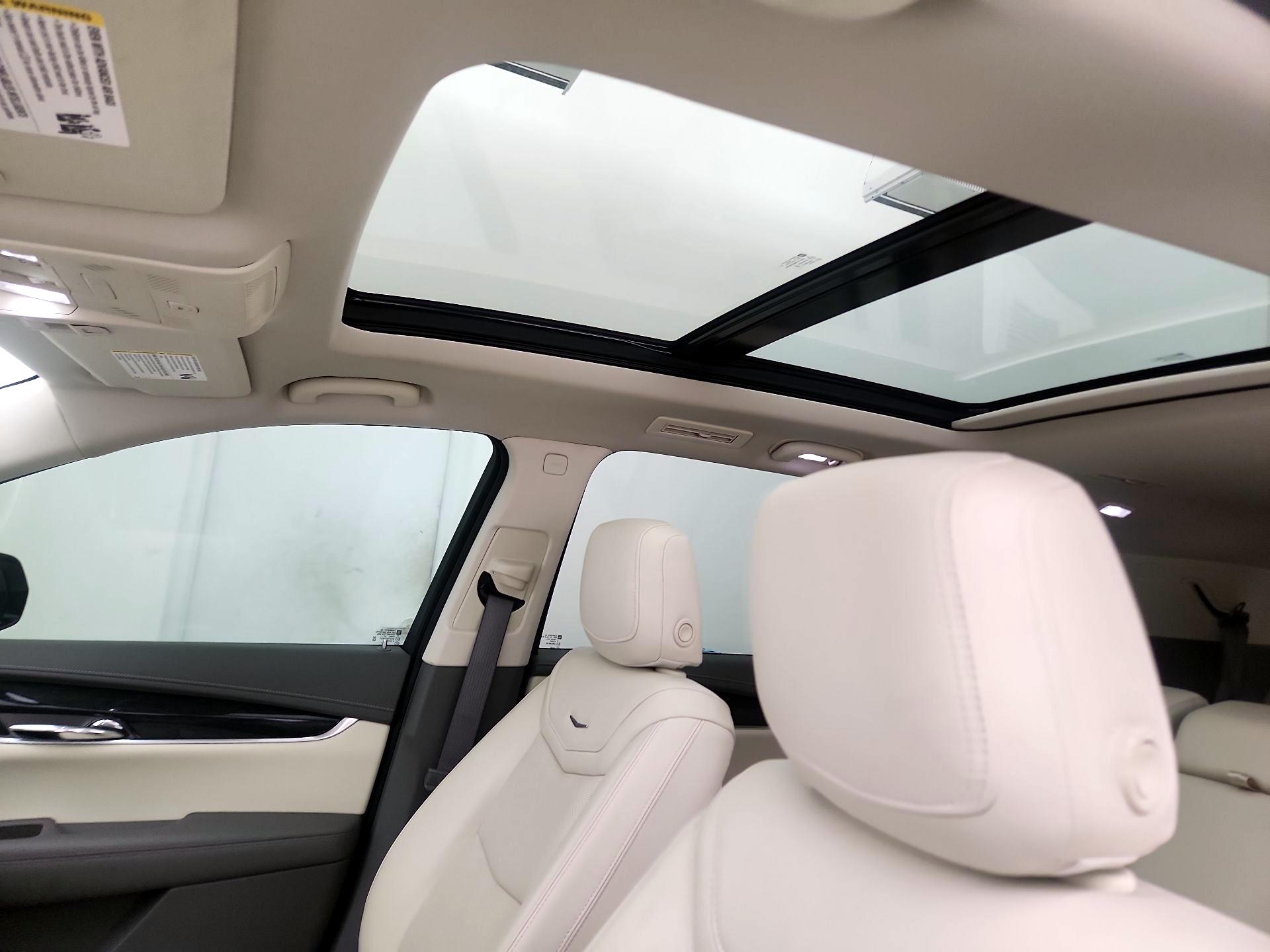 Thumbnail: 2022 Cadillac XT6 - 19