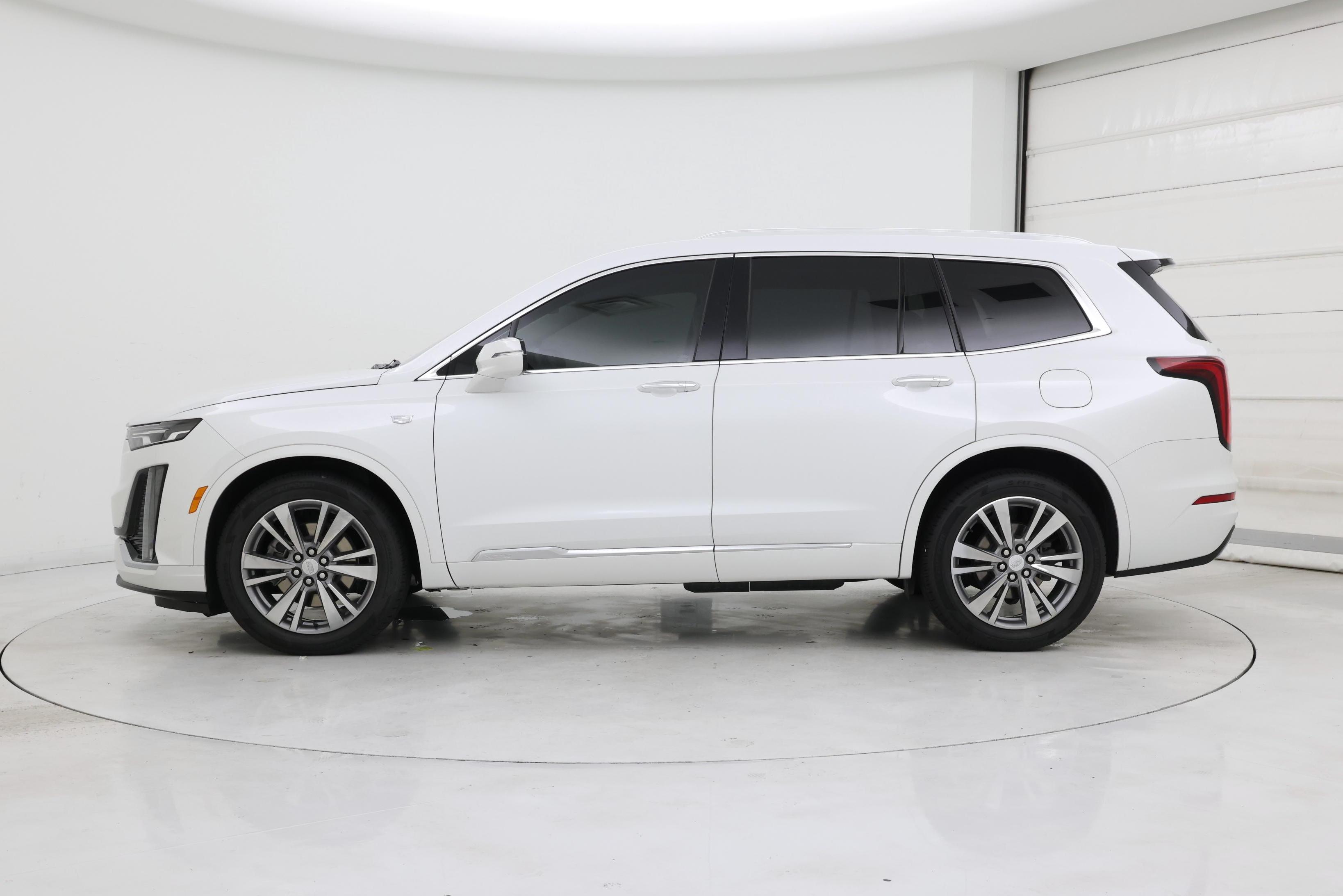 Thumbnail: 2022 Cadillac XT6 - 3