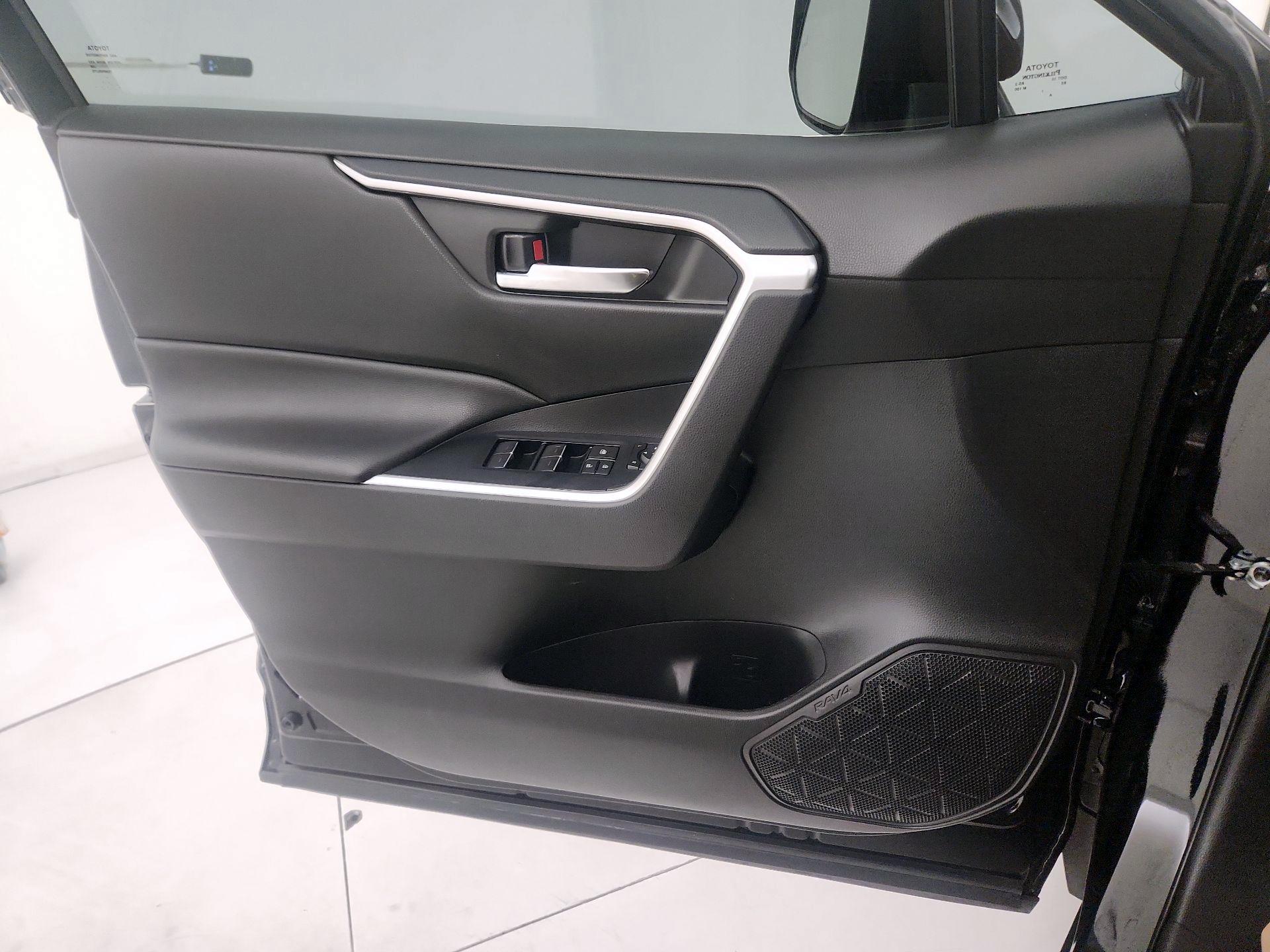 Thumbnail: 2022 Toyota RAV4 - 12