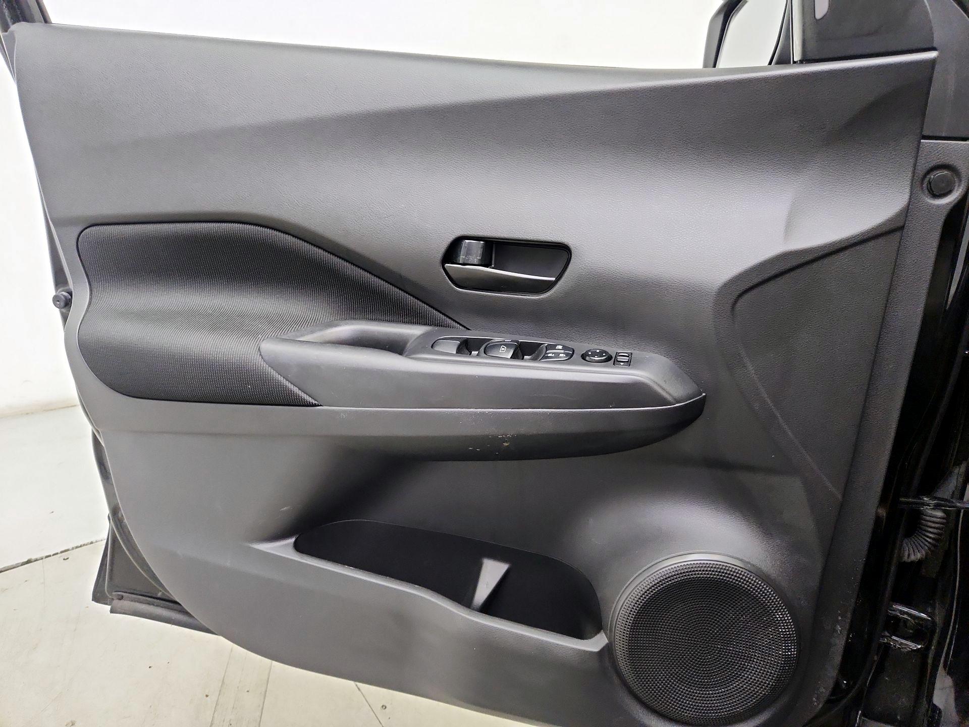 Thumbnail: 2021 Nissan Kicks - 12
