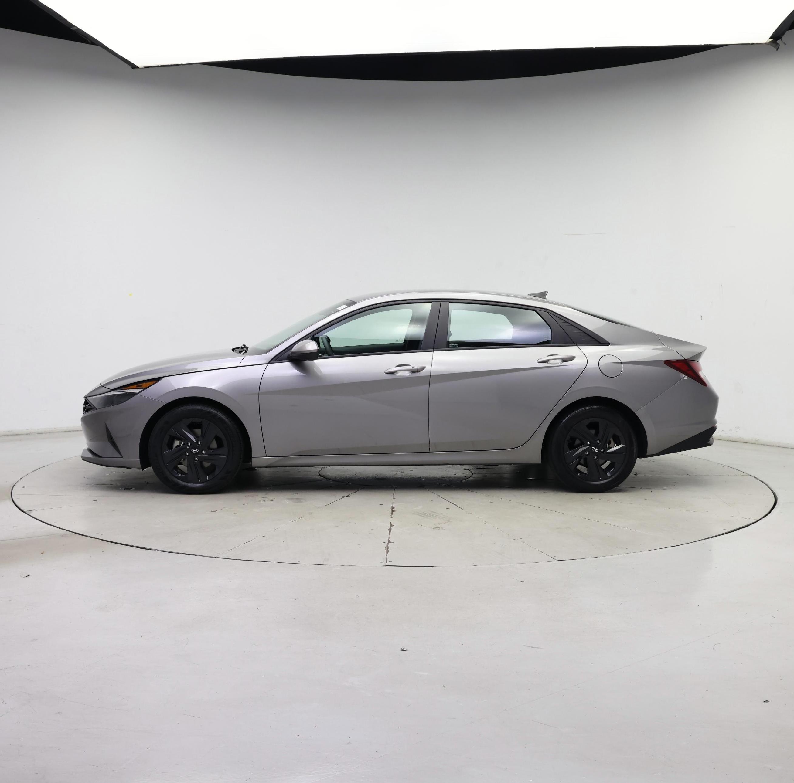 Thumbnail: 2023 Hyundai Elantra - 3