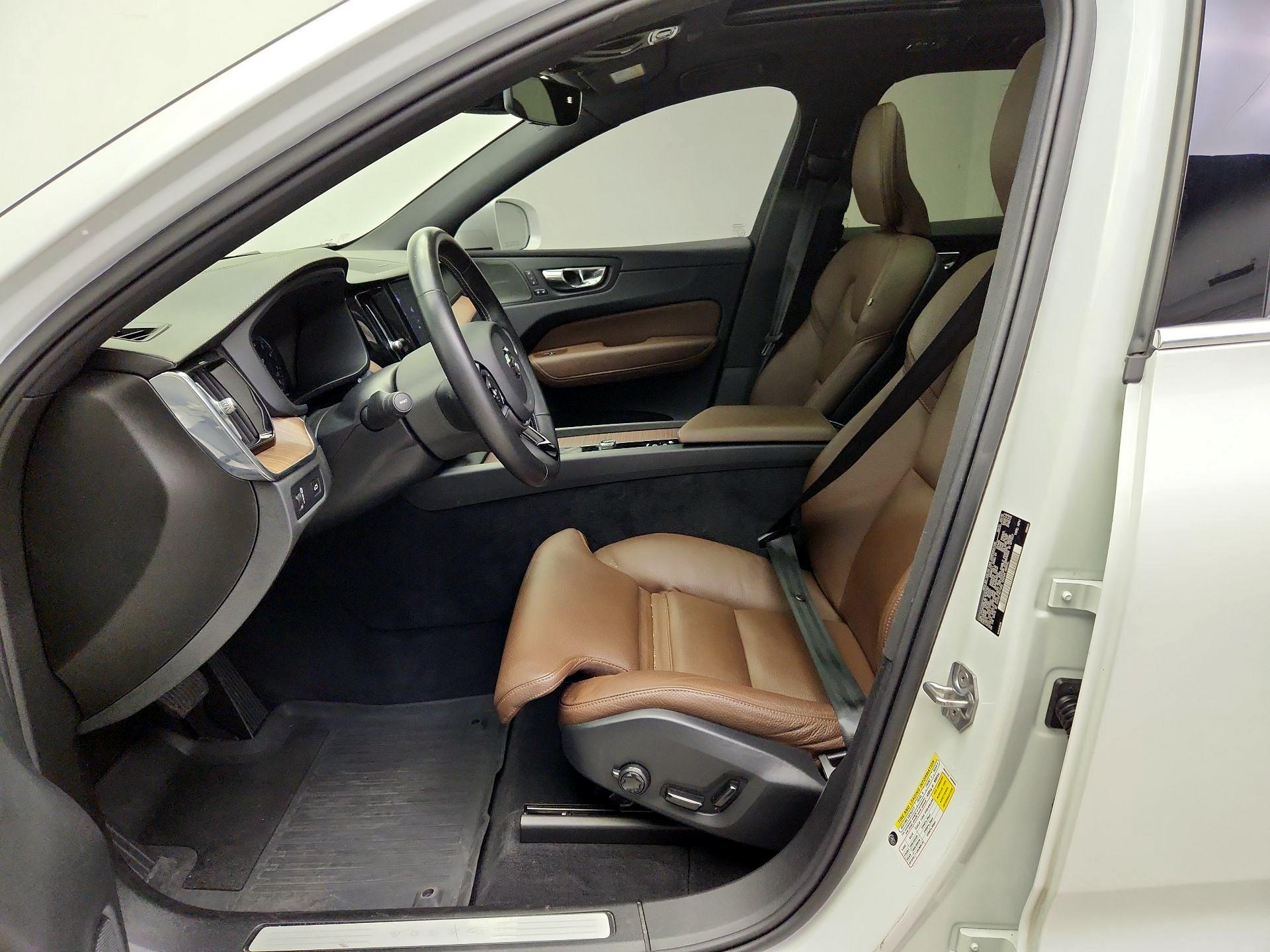 Thumbnail: 2020 Volvo XC60 - 11