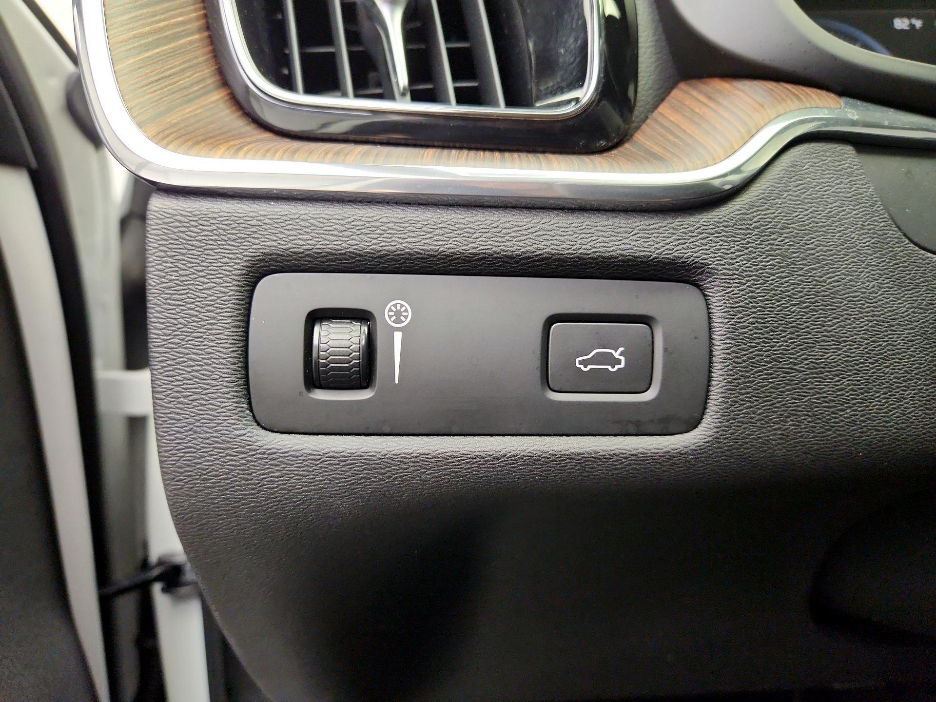 Thumbnail: 2020 Volvo XC60 - 13