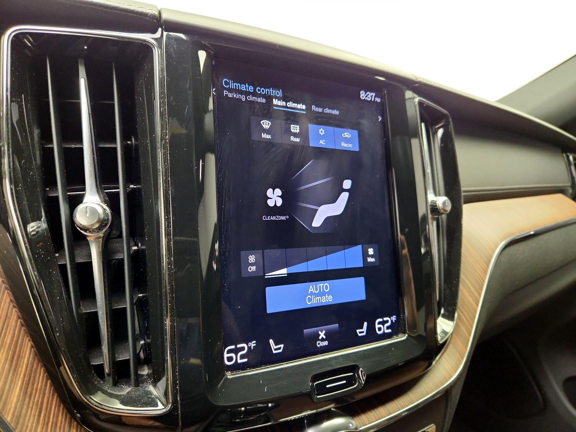 Thumbnail: 2020 Volvo XC60 - 17