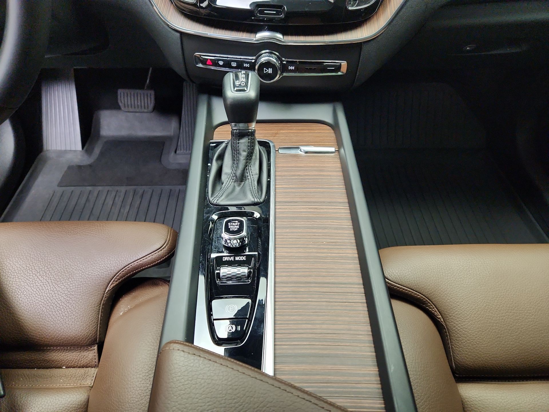 Thumbnail: 2020 Volvo XC60 - 18