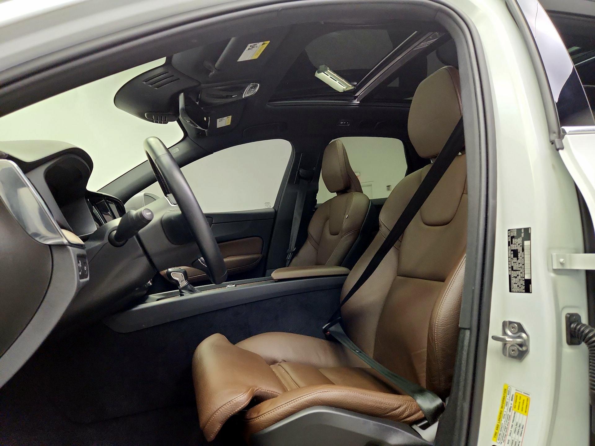 Thumbnail: 2020 Volvo XC60 - 20