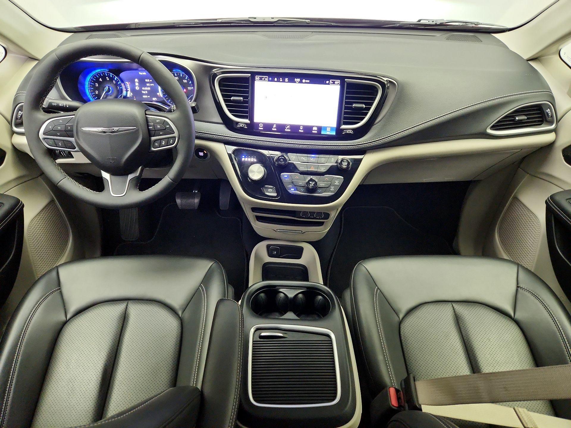 Thumbnail: 2023 Chrysler Pacifica - 9
