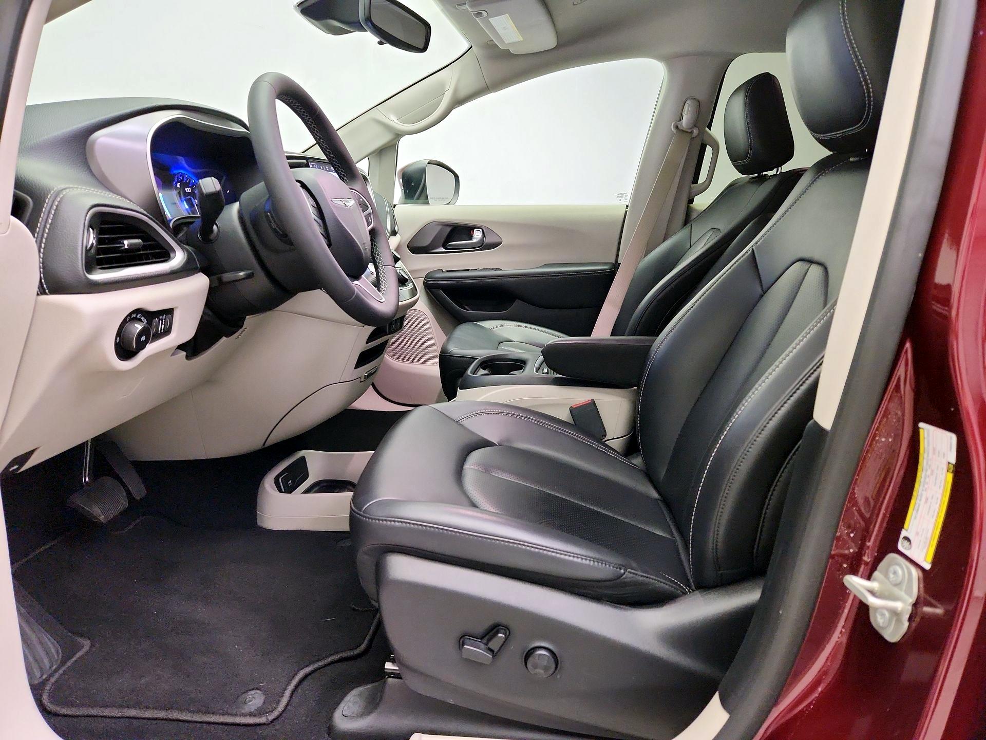 Thumbnail: 2023 Chrysler Pacifica - 11