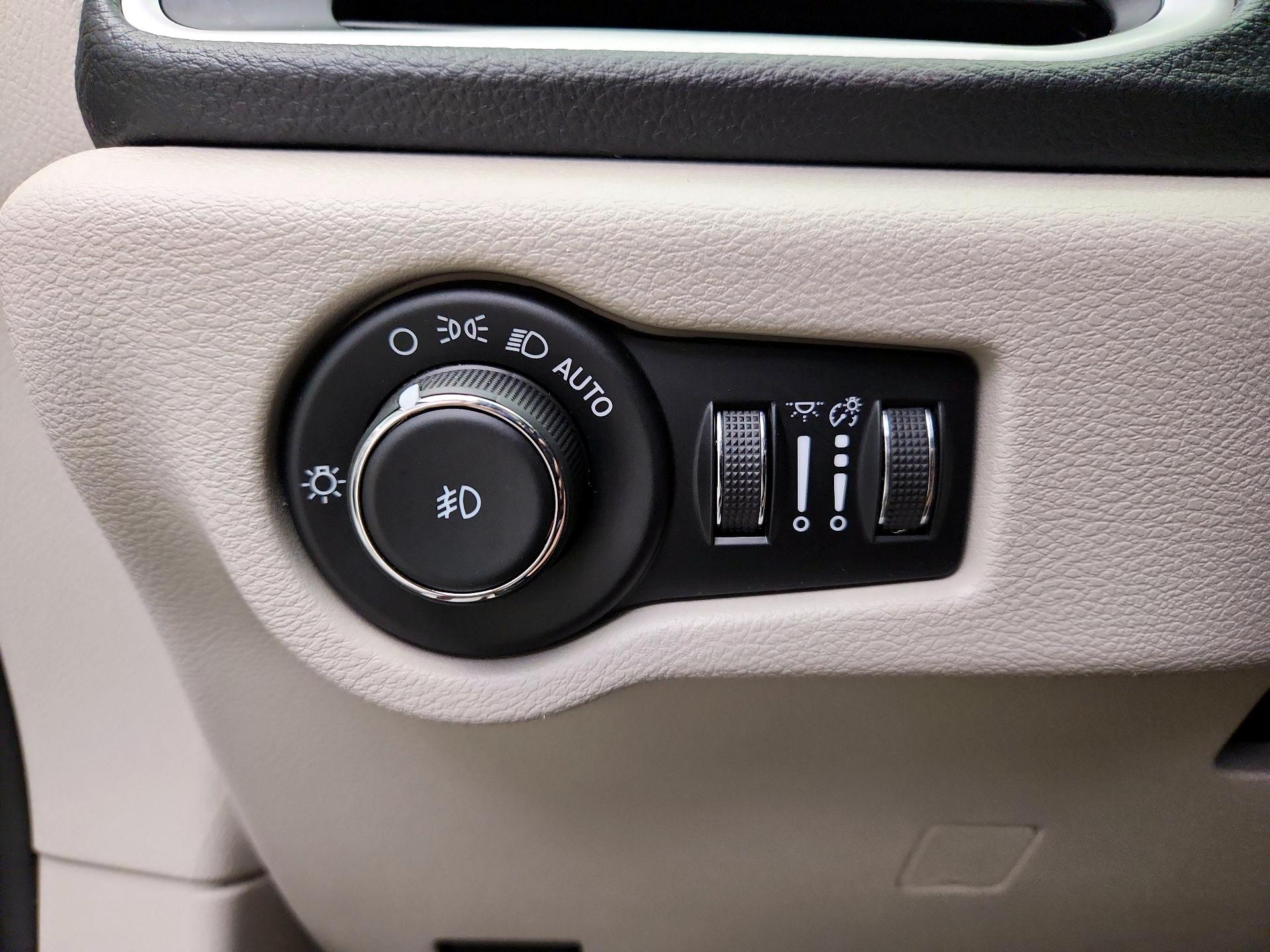 Thumbnail: 2023 Chrysler Pacifica - 13