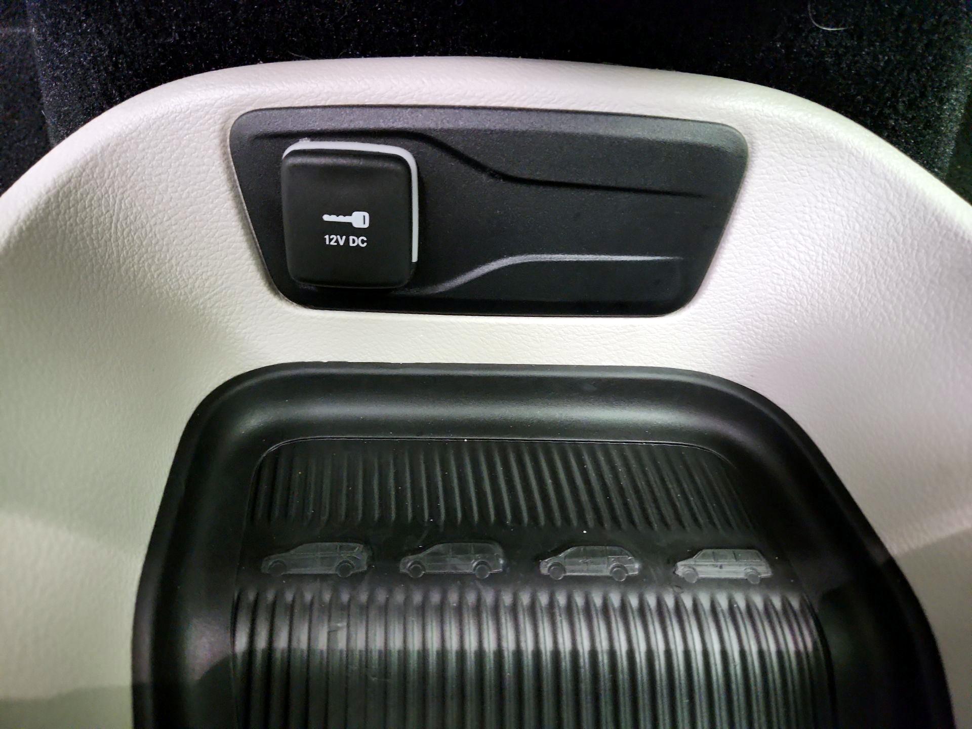 Thumbnail: 2023 Chrysler Pacifica - 18