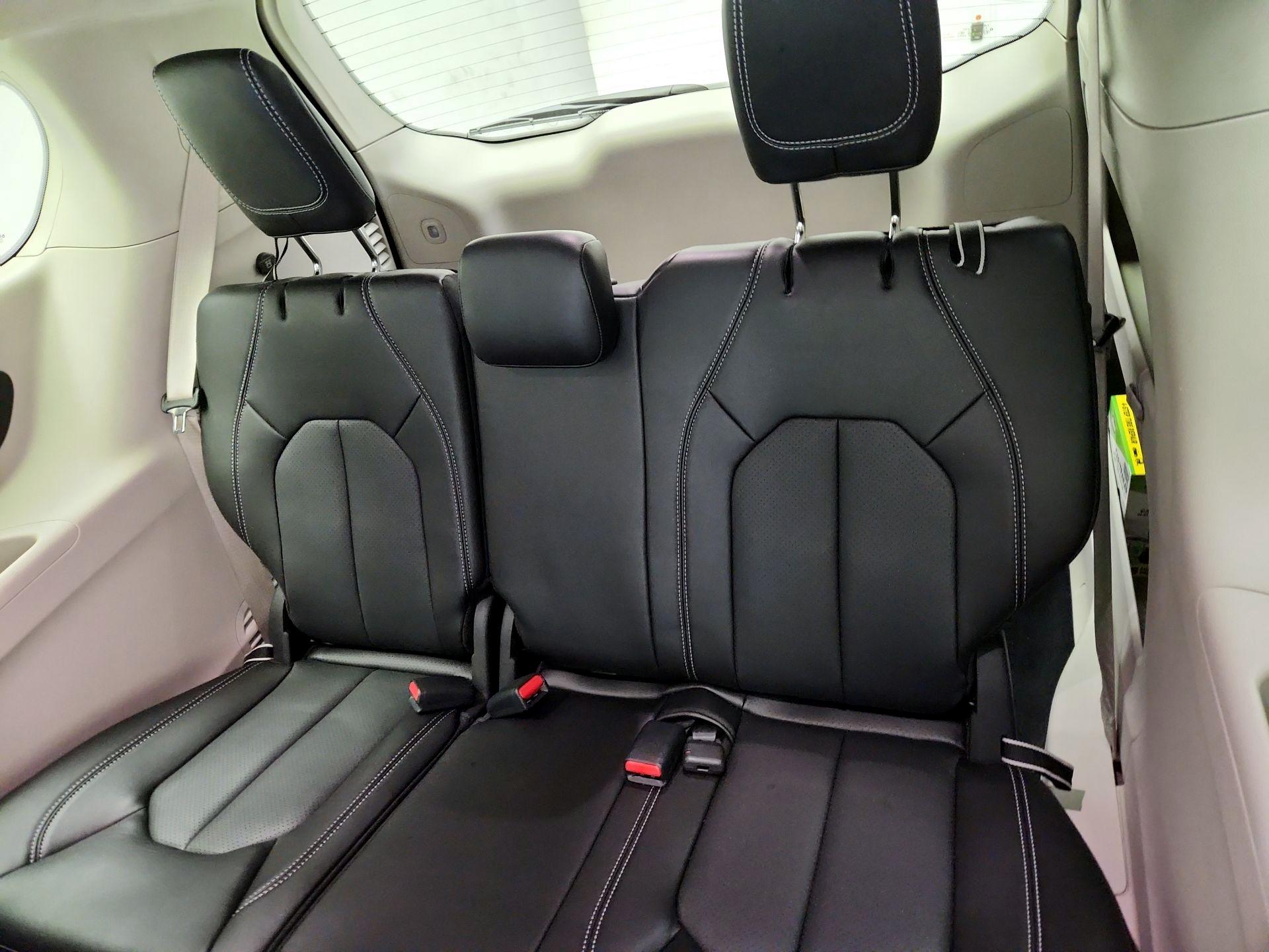 Thumbnail: 2023 Chrysler Pacifica - 20
