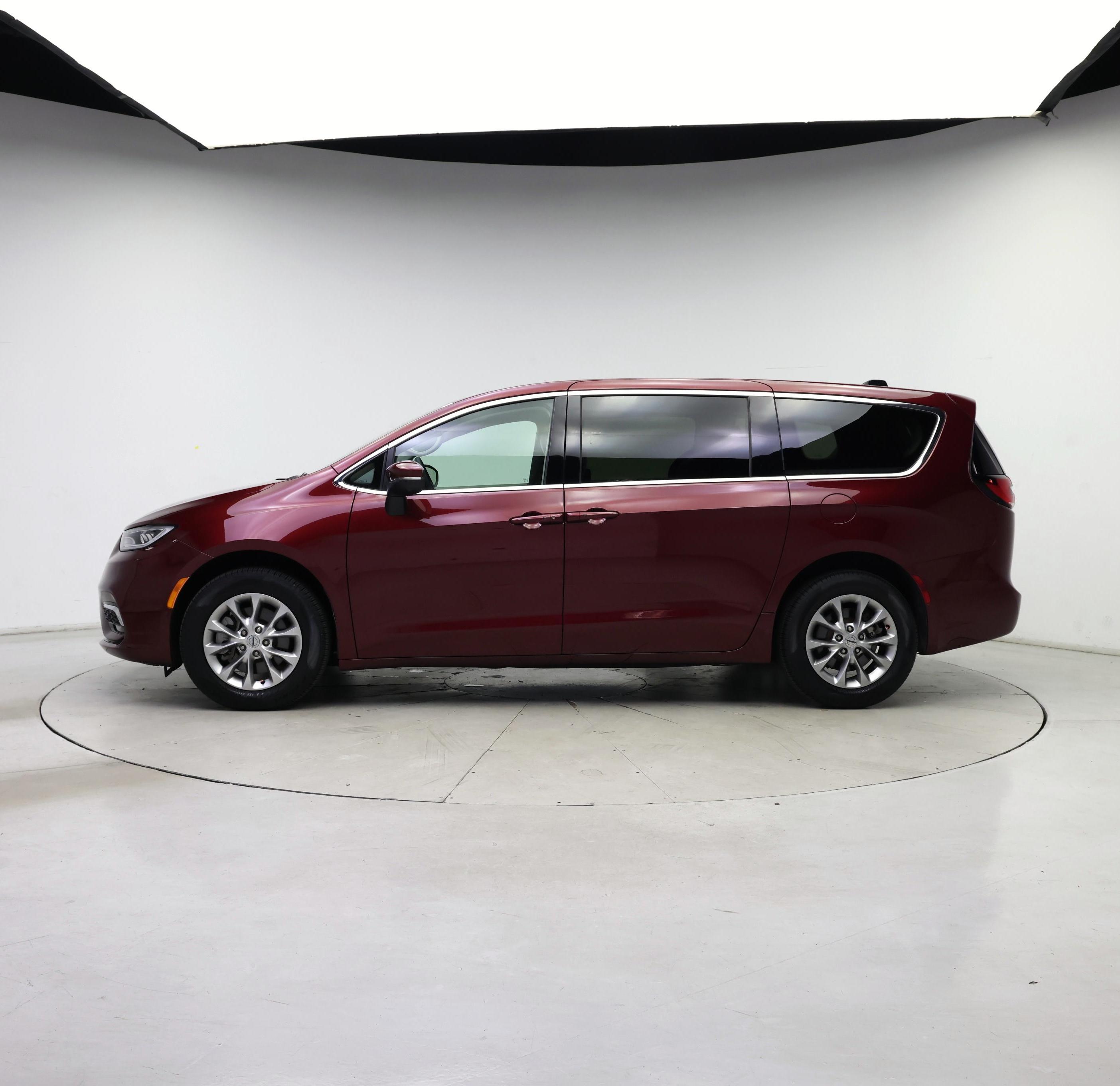 Thumbnail: 2023 Chrysler Pacifica - 3