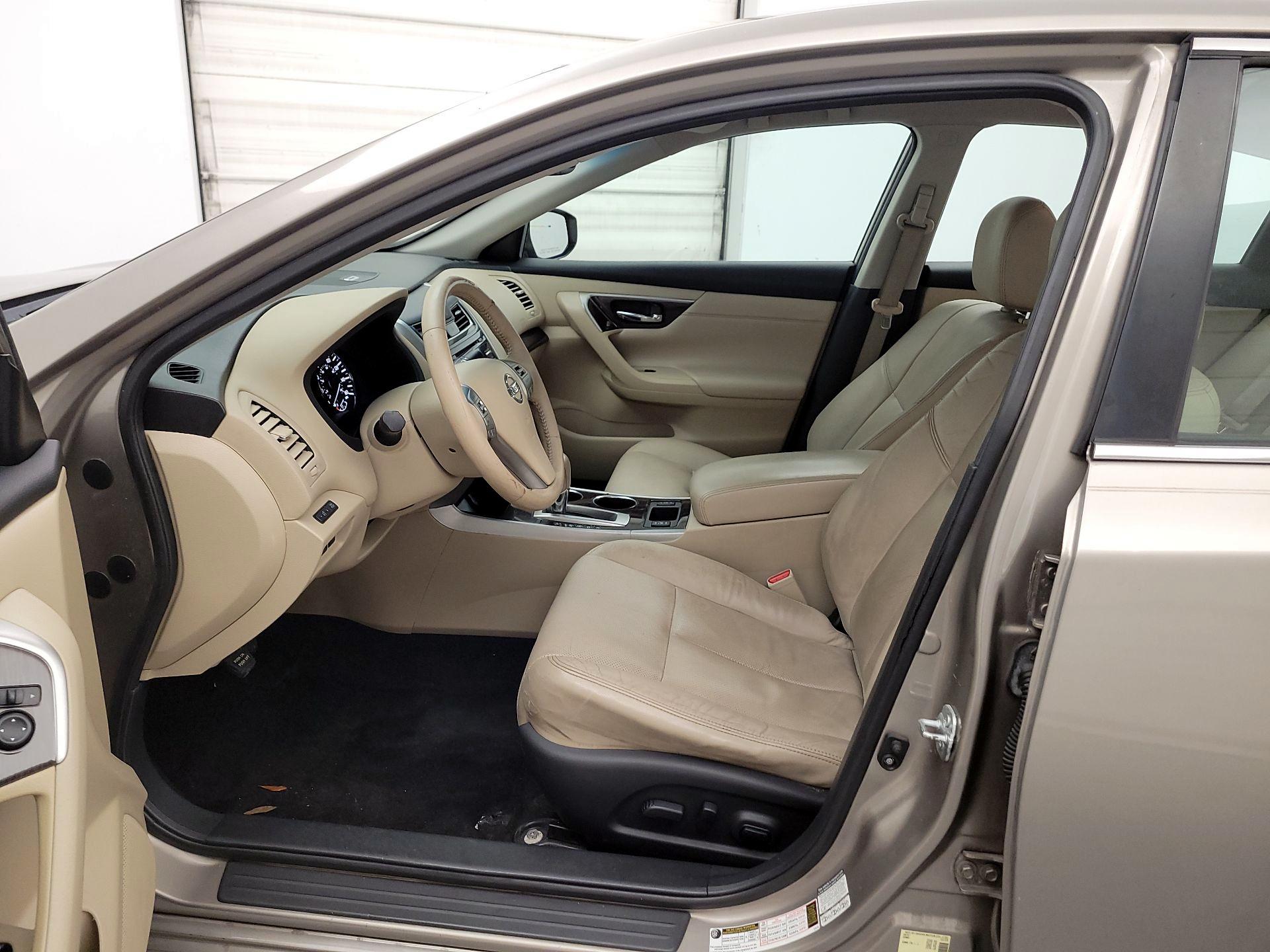 Thumbnail: 2015 Nissan Altima - 11