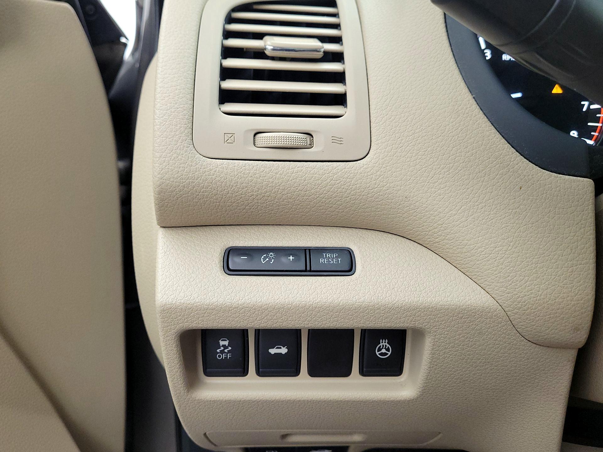 Thumbnail: 2015 Nissan Altima - 13