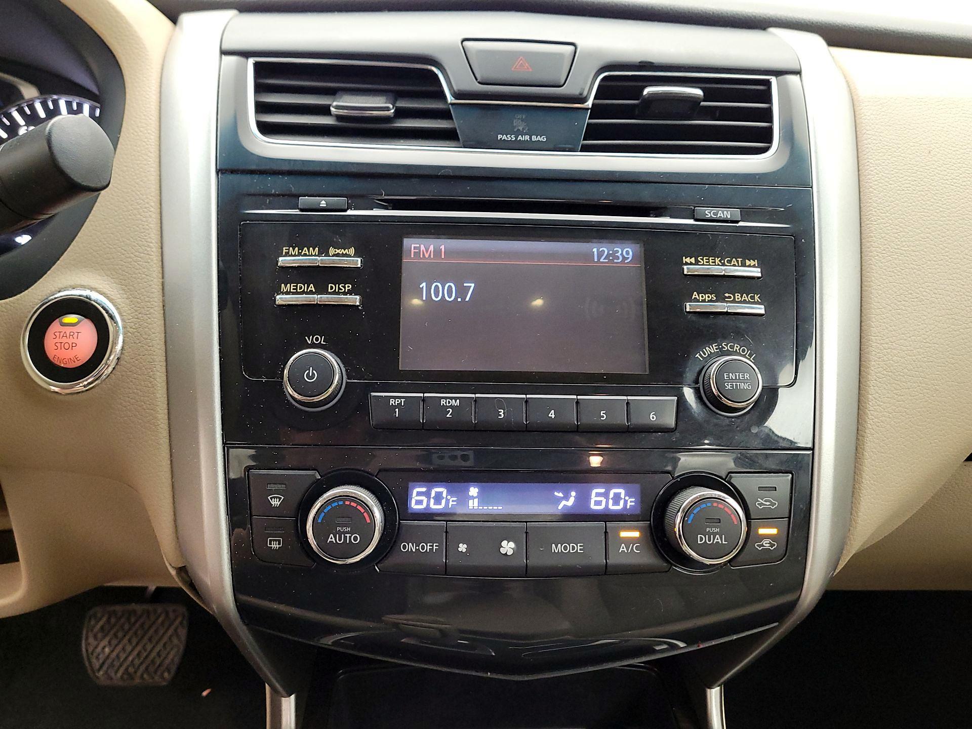 Thumbnail: 2015 Nissan Altima - 16