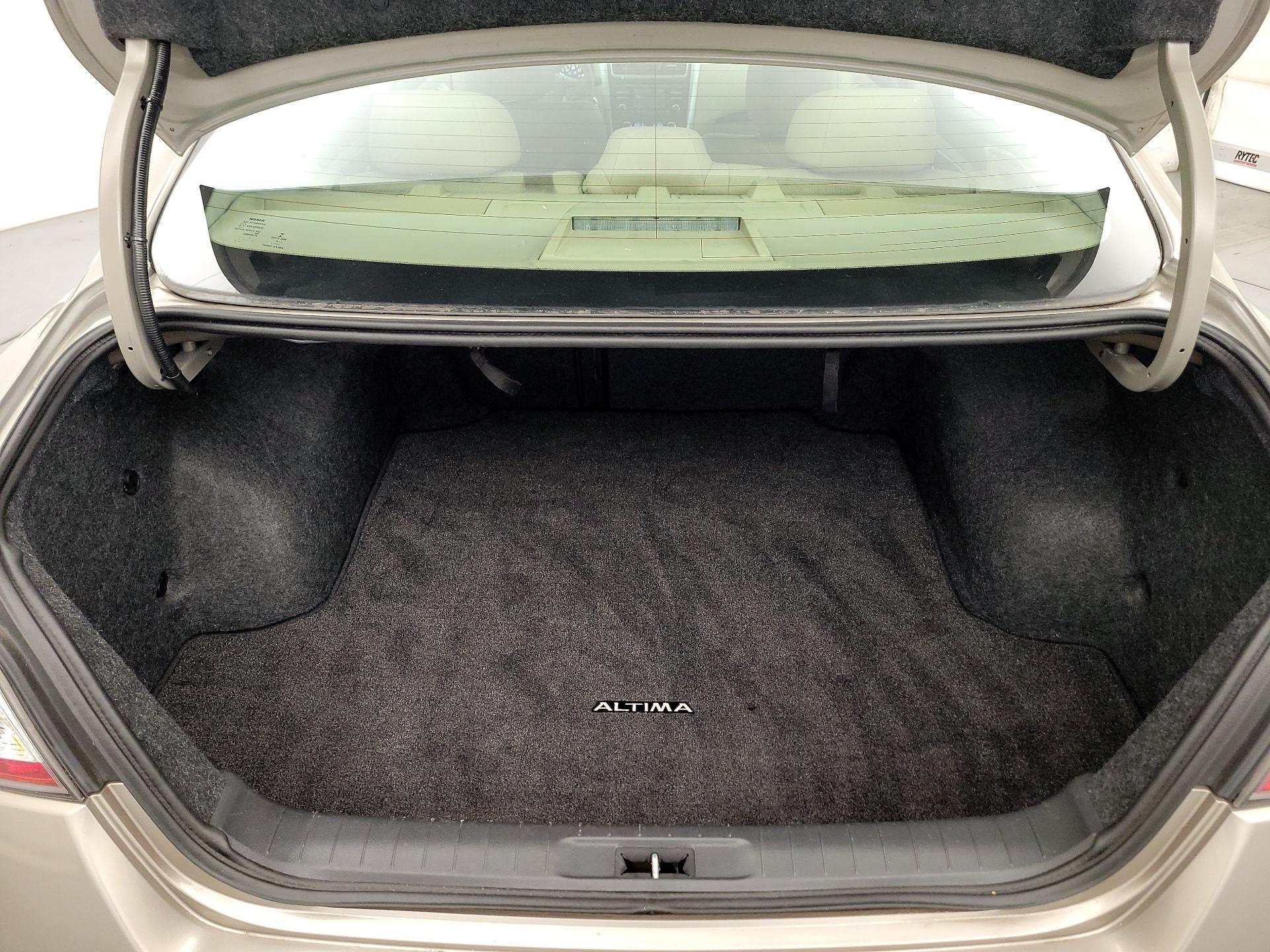 Thumbnail: 2015 Nissan Altima - 20