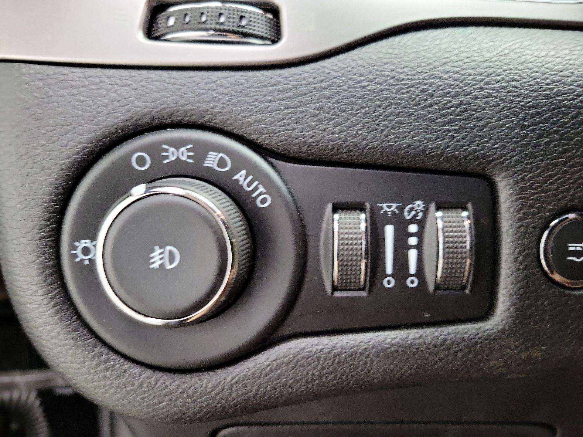 Thumbnail: 2021 Jeep Cherokee - 13