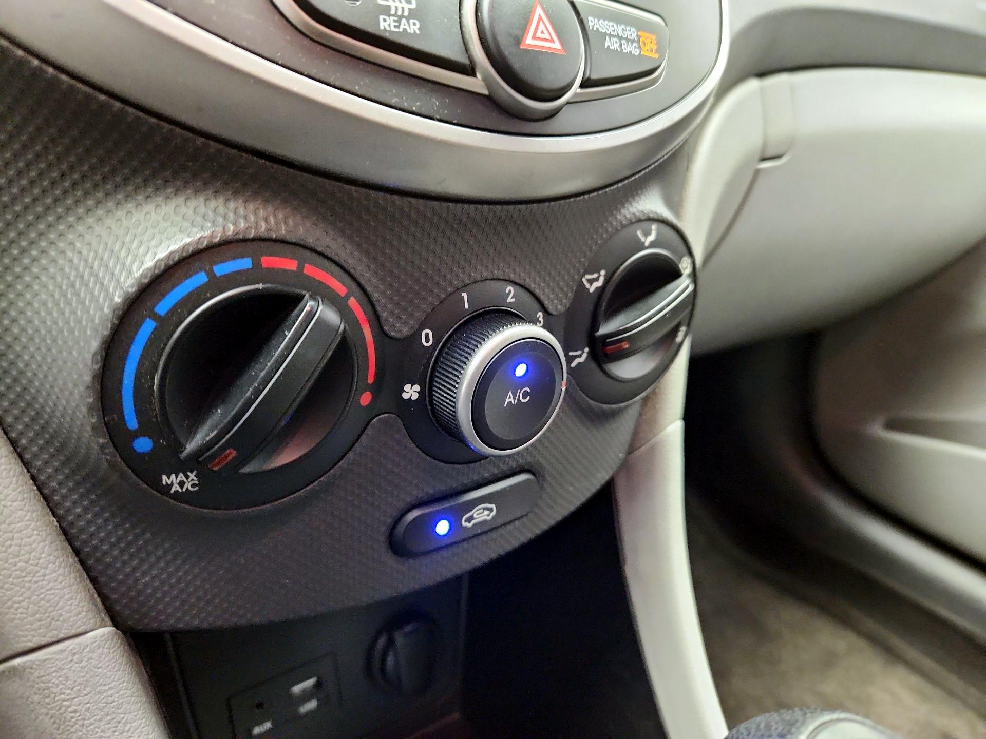 Thumbnail: 2017 Hyundai Accent - 15