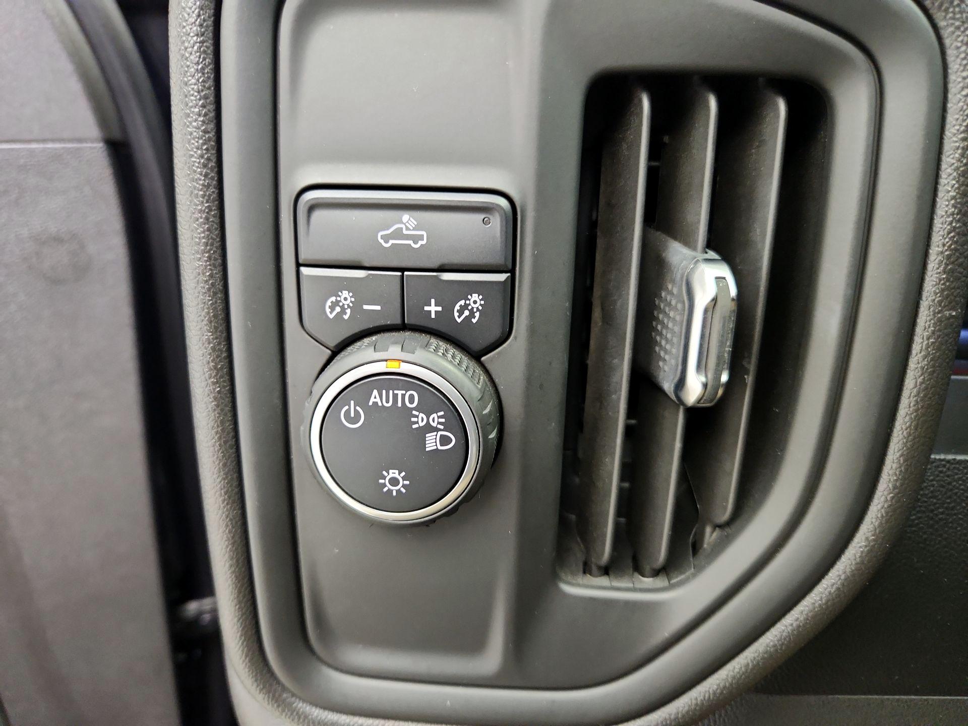 Thumbnail: 2021 Chevrolet Silverado 1500 - 13