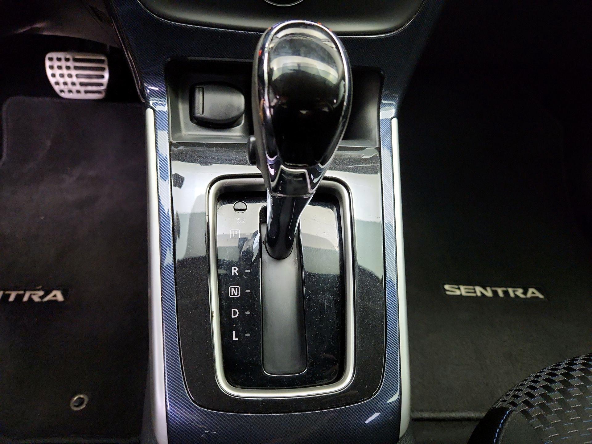 Thumbnail: 2019 Nissan Sentra - 17