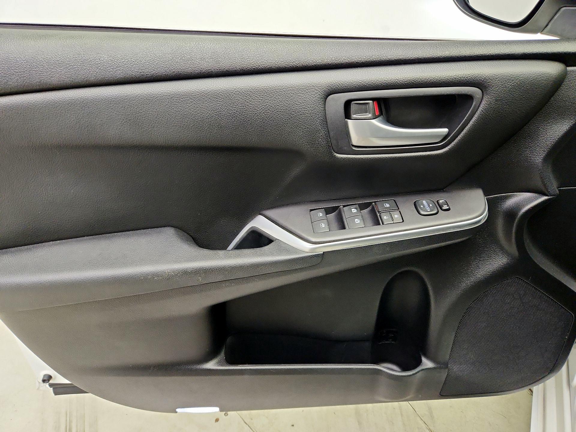 Thumbnail: 2015 Toyota Camry - 12