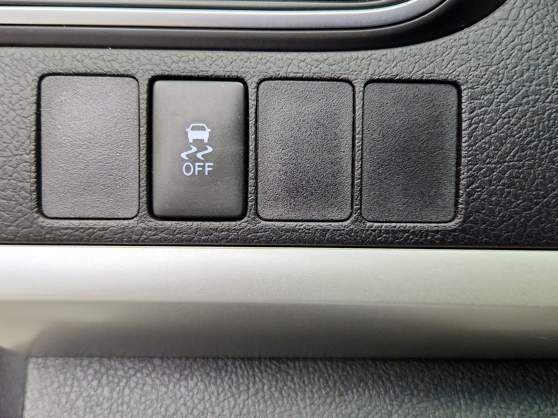 Thumbnail: 2015 Toyota Camry - 13