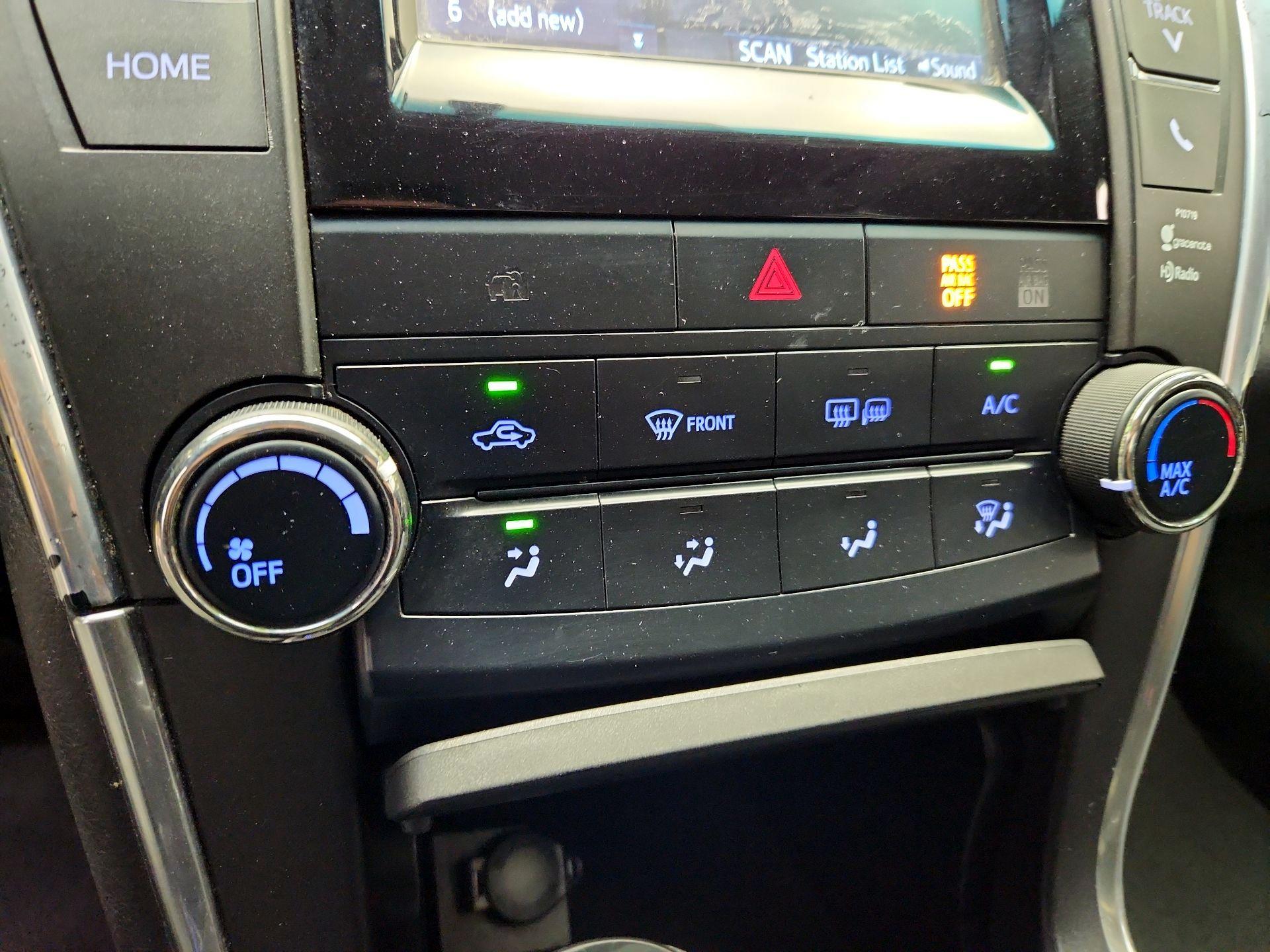 Thumbnail: 2015 Toyota Camry - 17