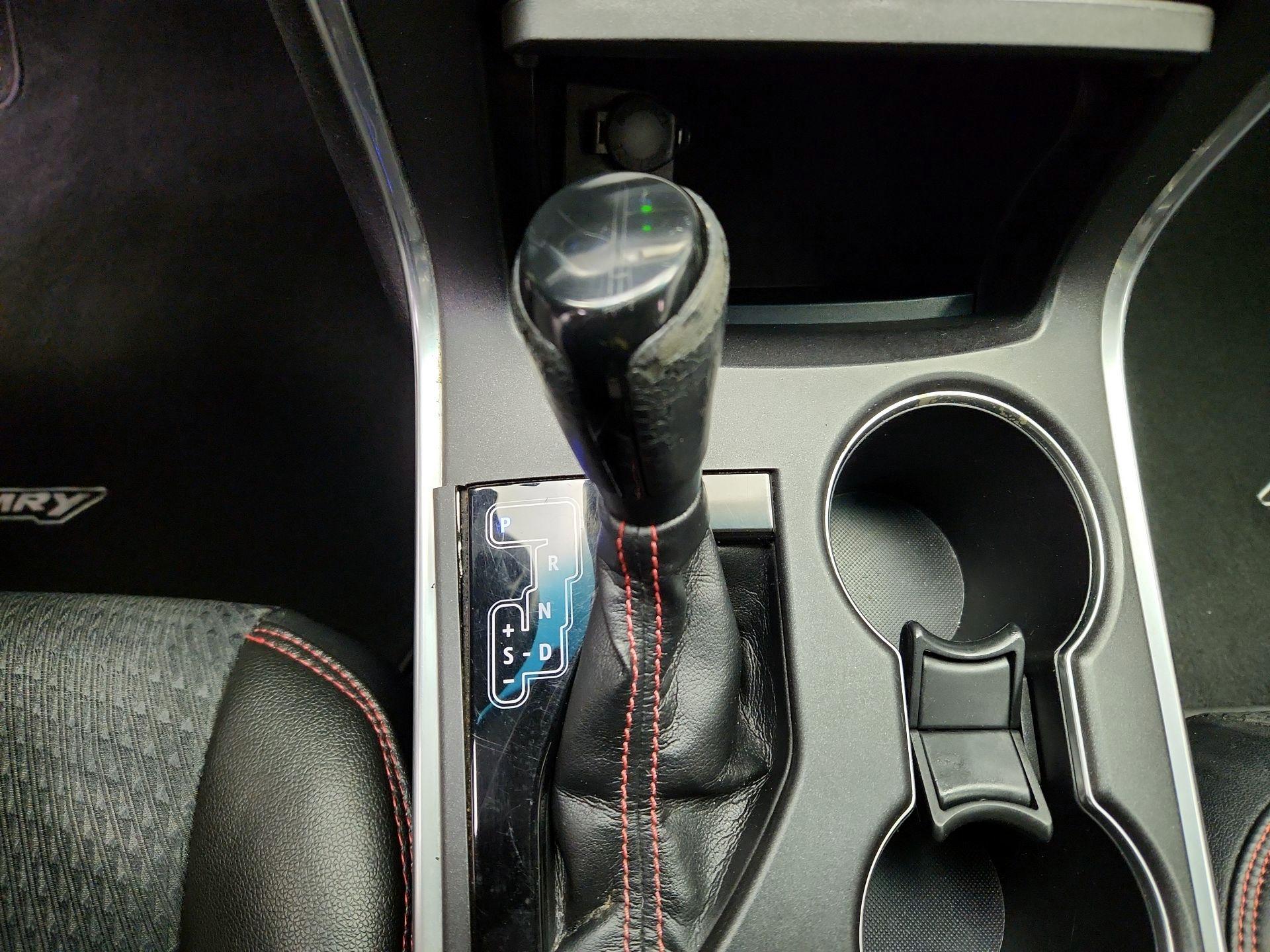 Thumbnail: 2015 Toyota Camry - 18