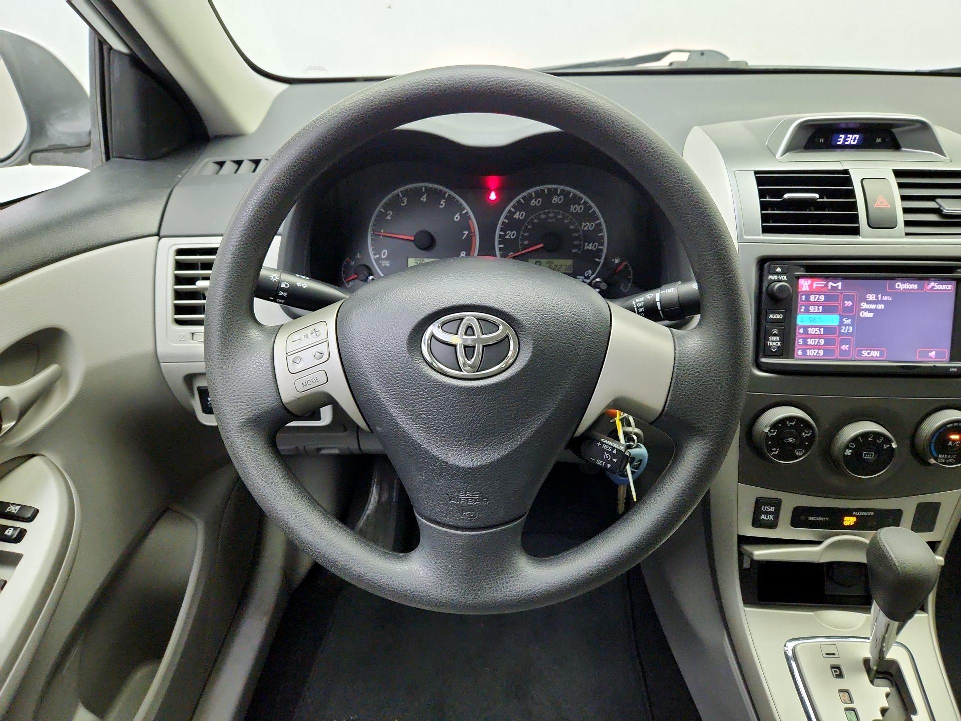 Thumbnail: 2013 Toyota Corolla - 10
