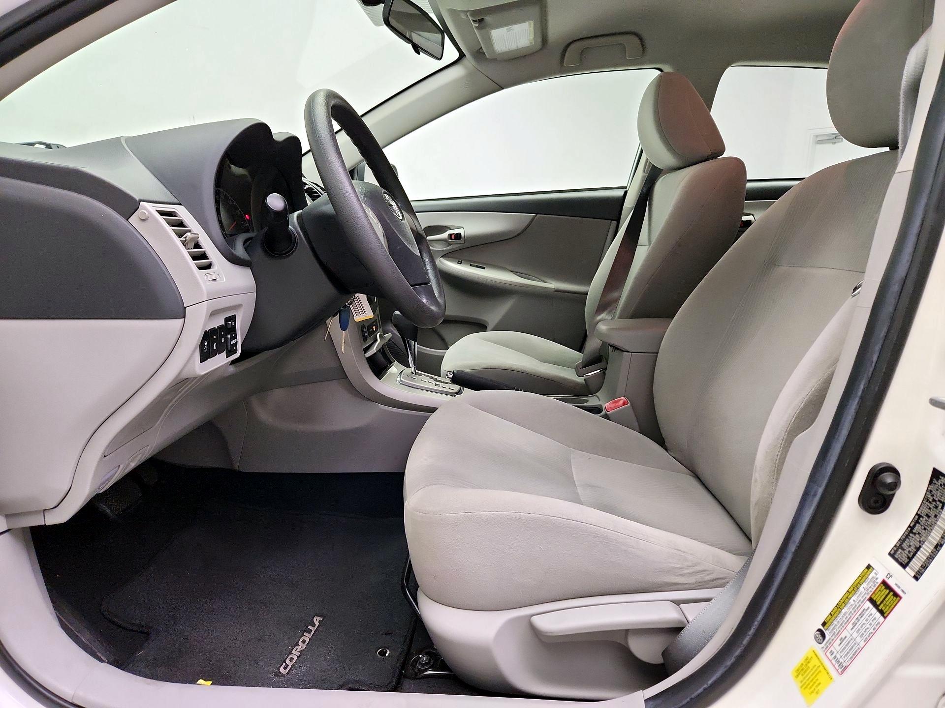 Thumbnail: 2013 Toyota Corolla - 11