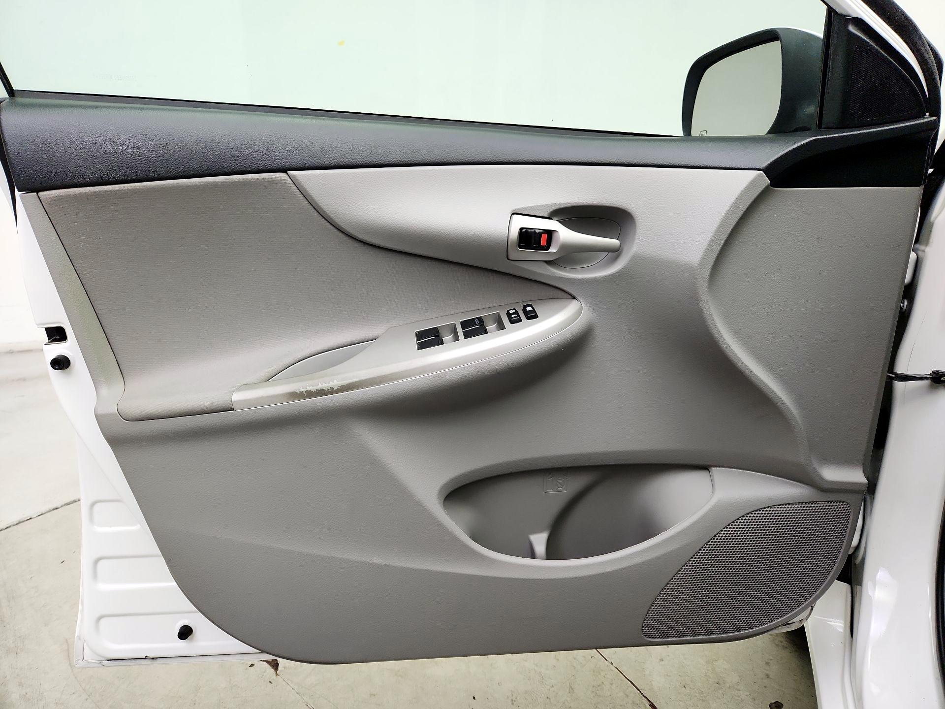 Thumbnail: 2013 Toyota Corolla - 12