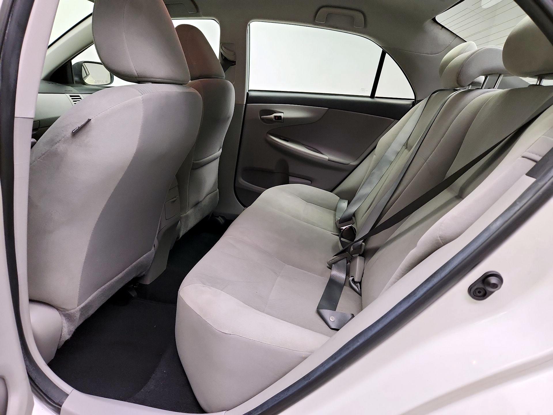 Thumbnail: 2013 Toyota Corolla - 18