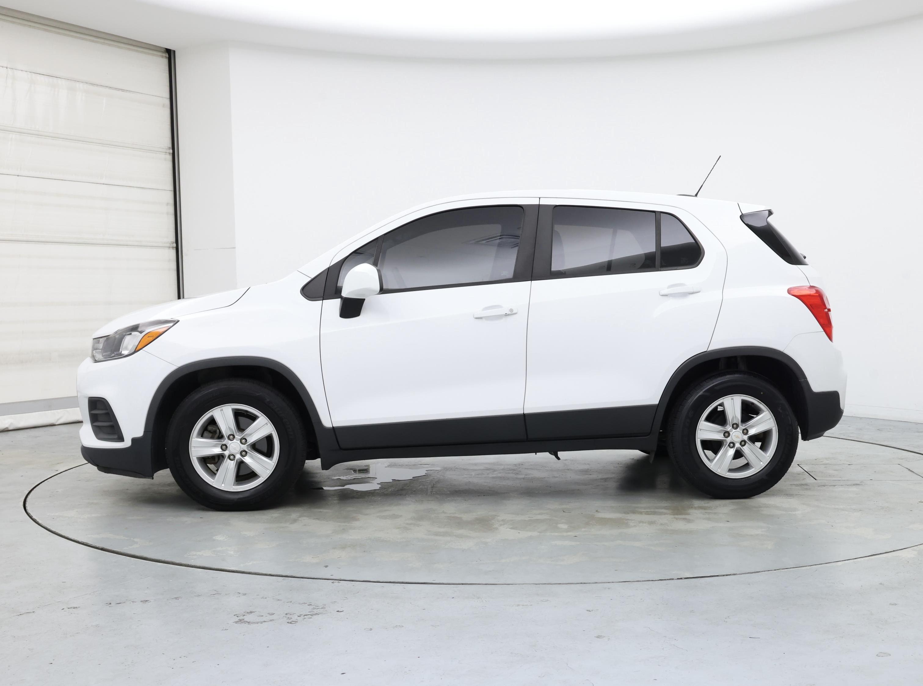 Thumbnail: 2020 Chevrolet Trax - 3