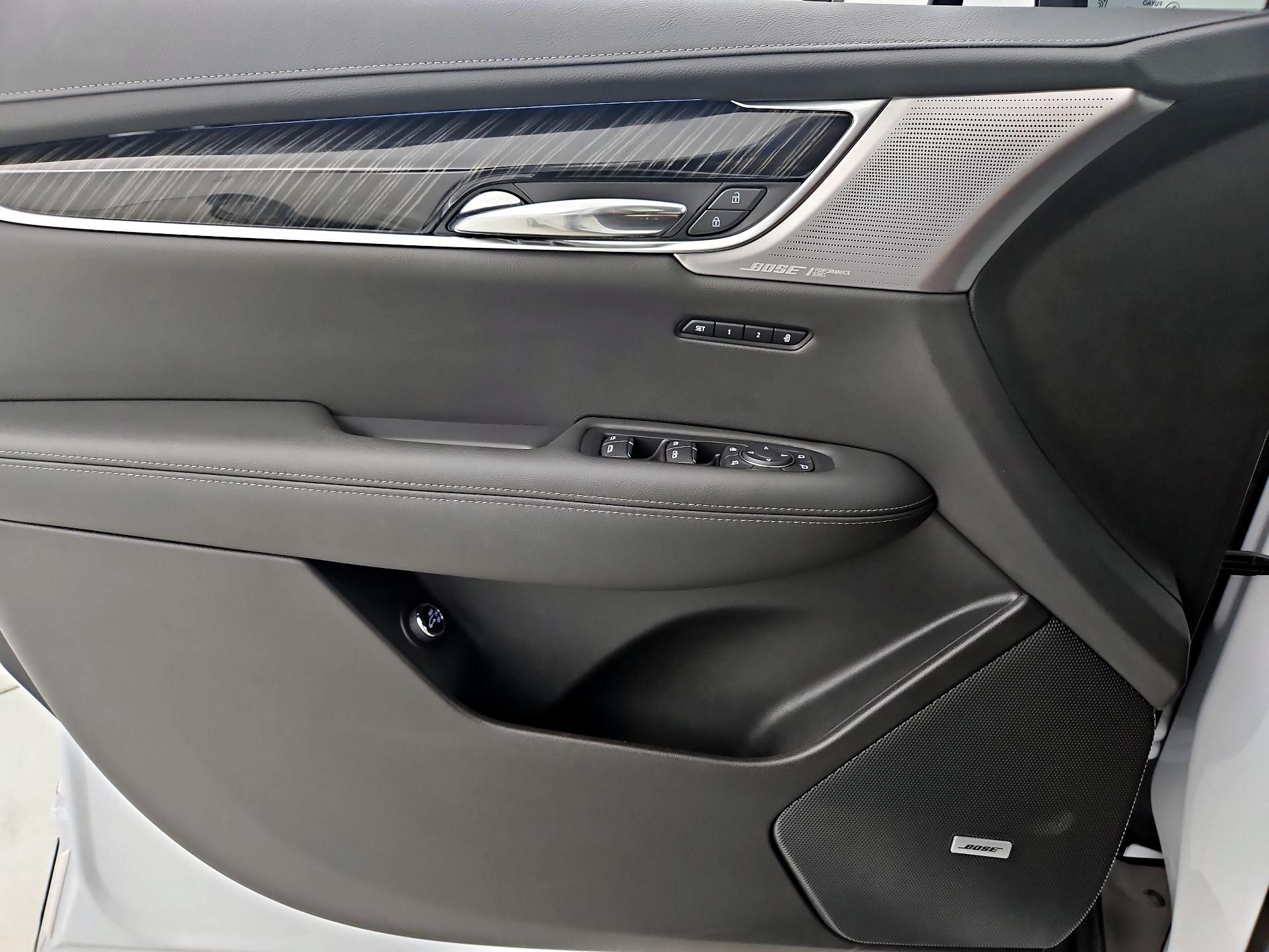 Thumbnail: 2024 Cadillac XT6 - 12