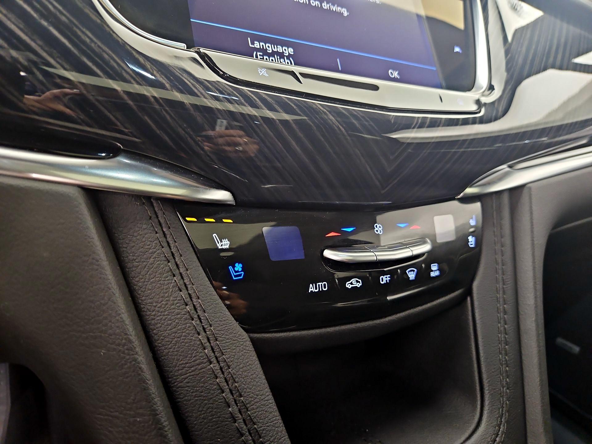 Thumbnail: 2024 Cadillac XT6 - 17