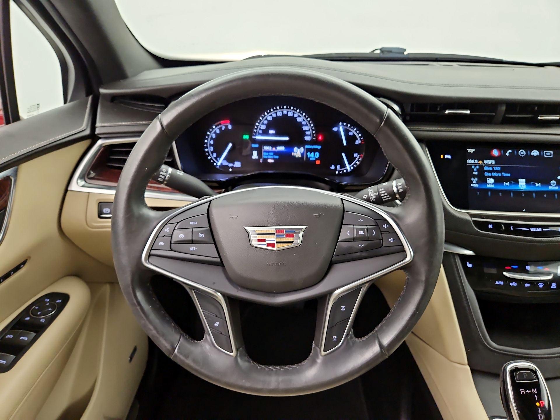 Thumbnail: 2017 Cadillac XT5 - 10