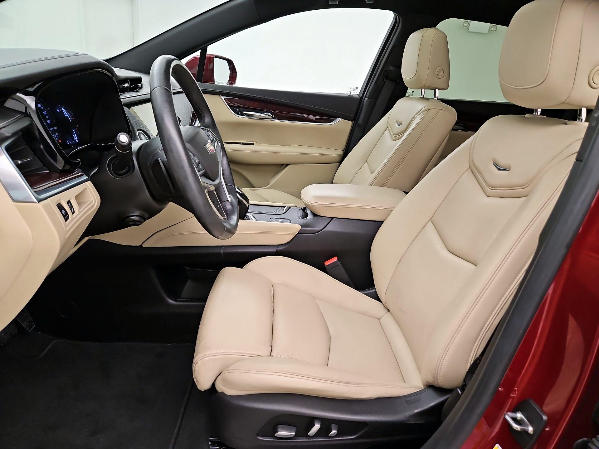 Thumbnail: 2017 Cadillac XT5 - 11