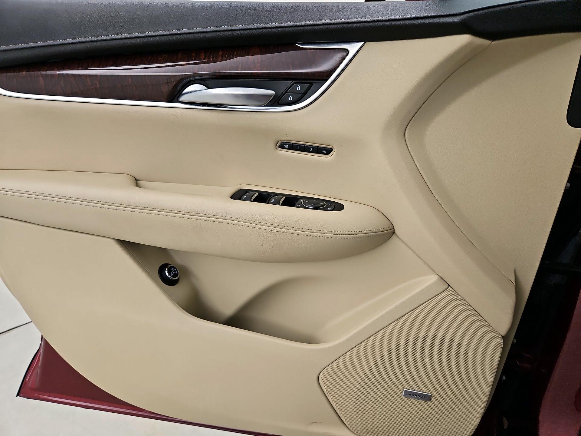 Thumbnail: 2017 Cadillac XT5 - 12