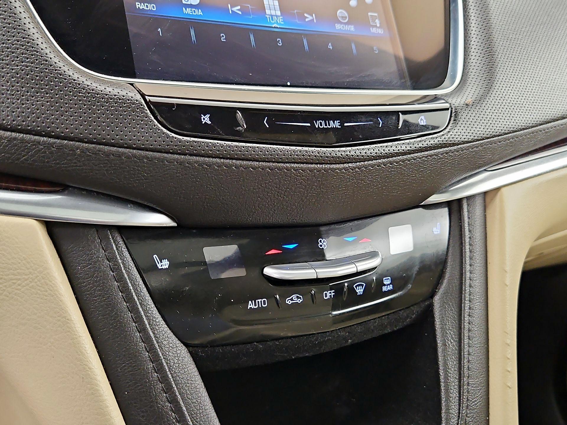 Thumbnail: 2017 Cadillac XT5 - 16
