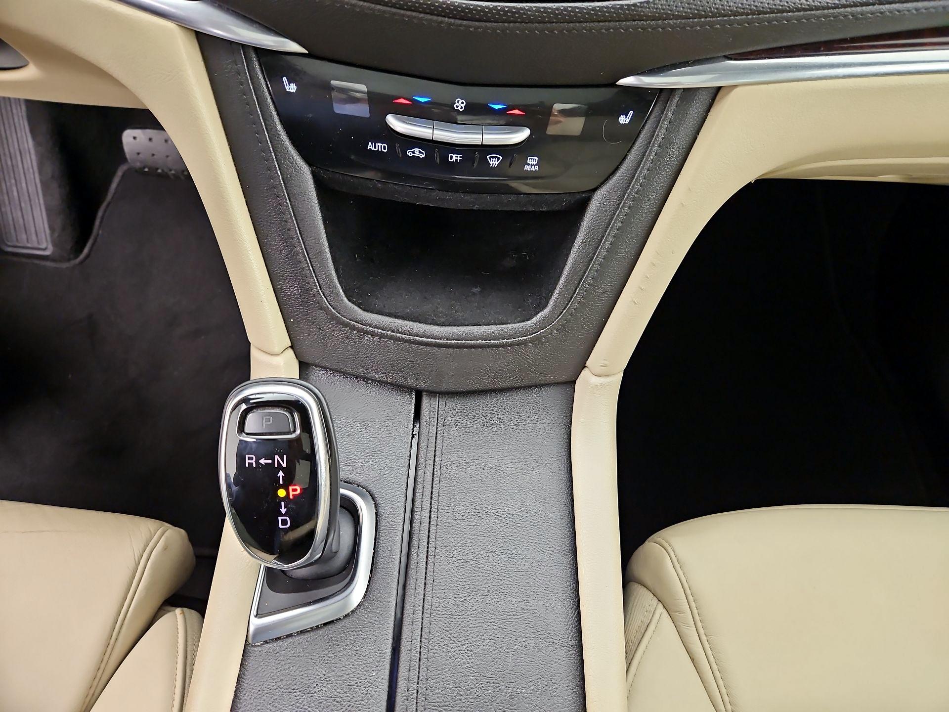 Thumbnail: 2017 Cadillac XT5 - 17