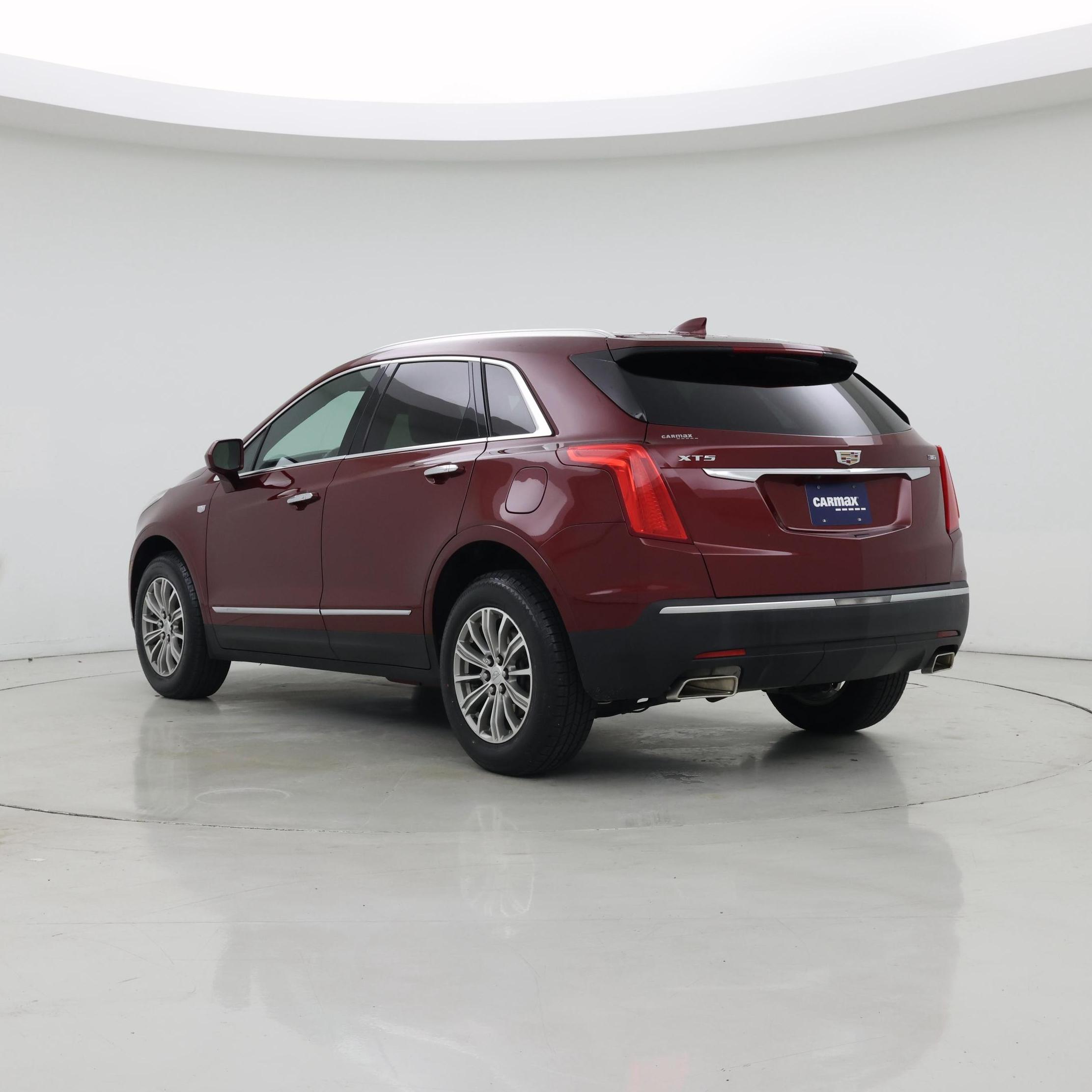 Thumbnail: 2017 Cadillac XT5 - 2