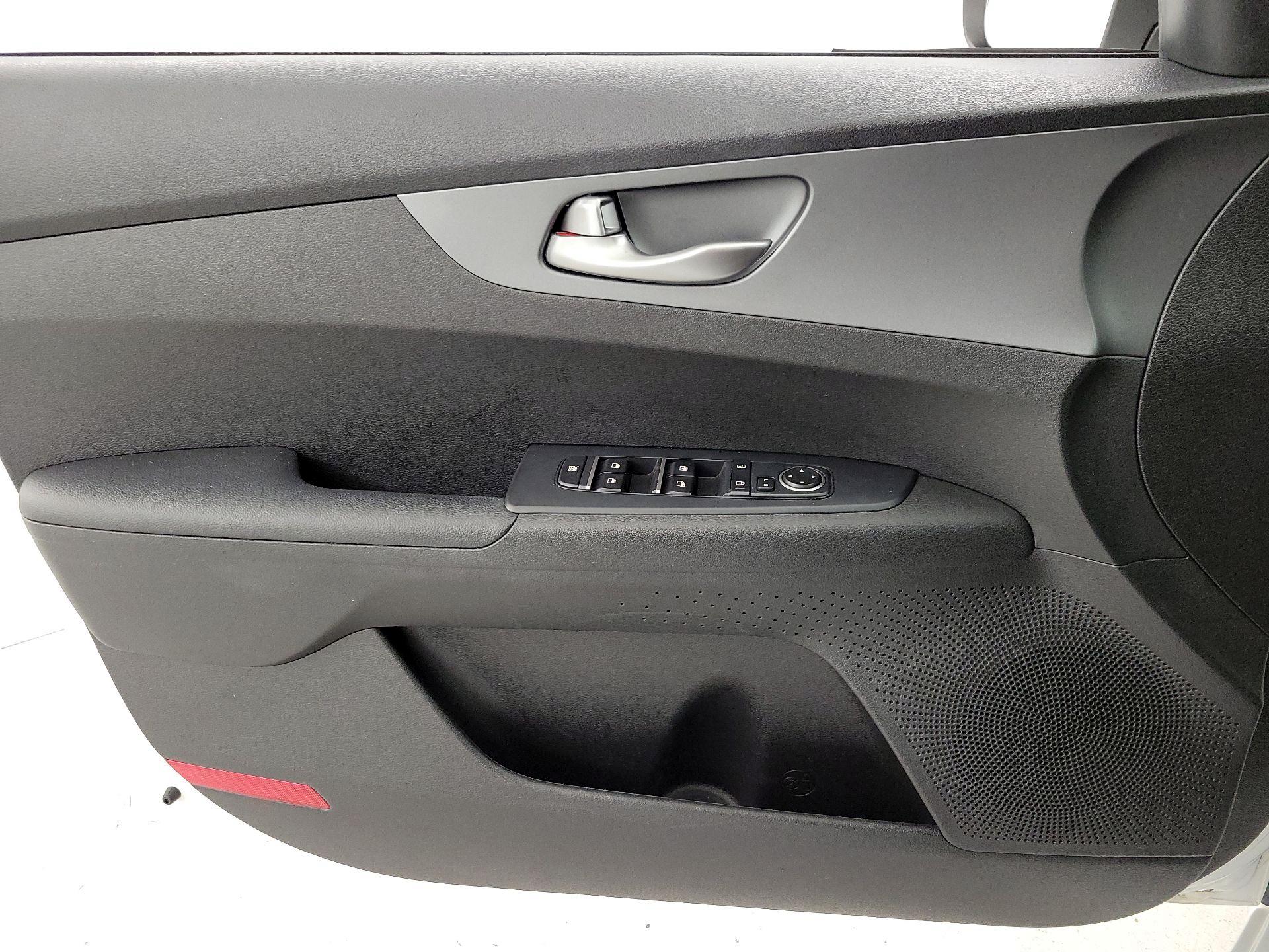 Thumbnail: 2021 Kia Forte - 12